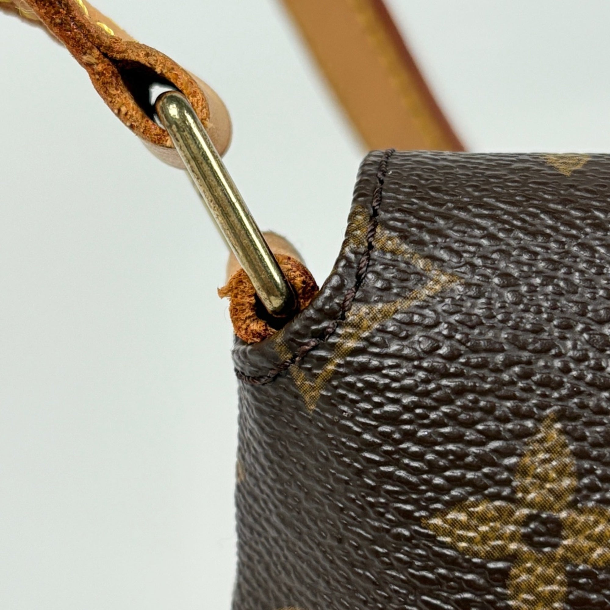 Louis Vuitton Brown Monogram Monogram Shoulder Bag (Pre-Owned)