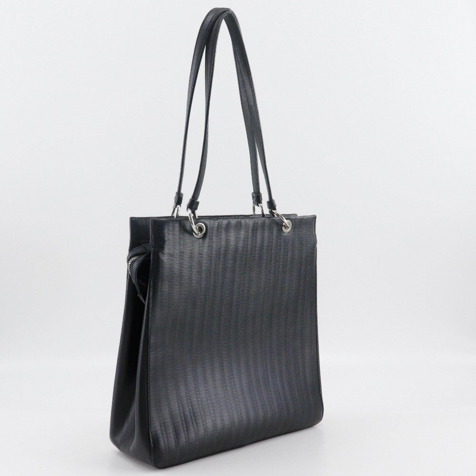 Salvatore Ferragamo Gancini Black Leather Shoulder Bag (Pre-Owned)