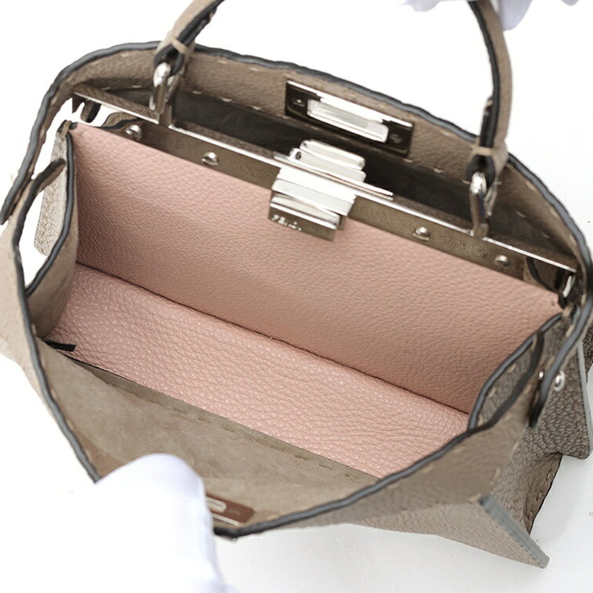 Fendi Grayish Leather Shoulder Bag (Pre-Owned)