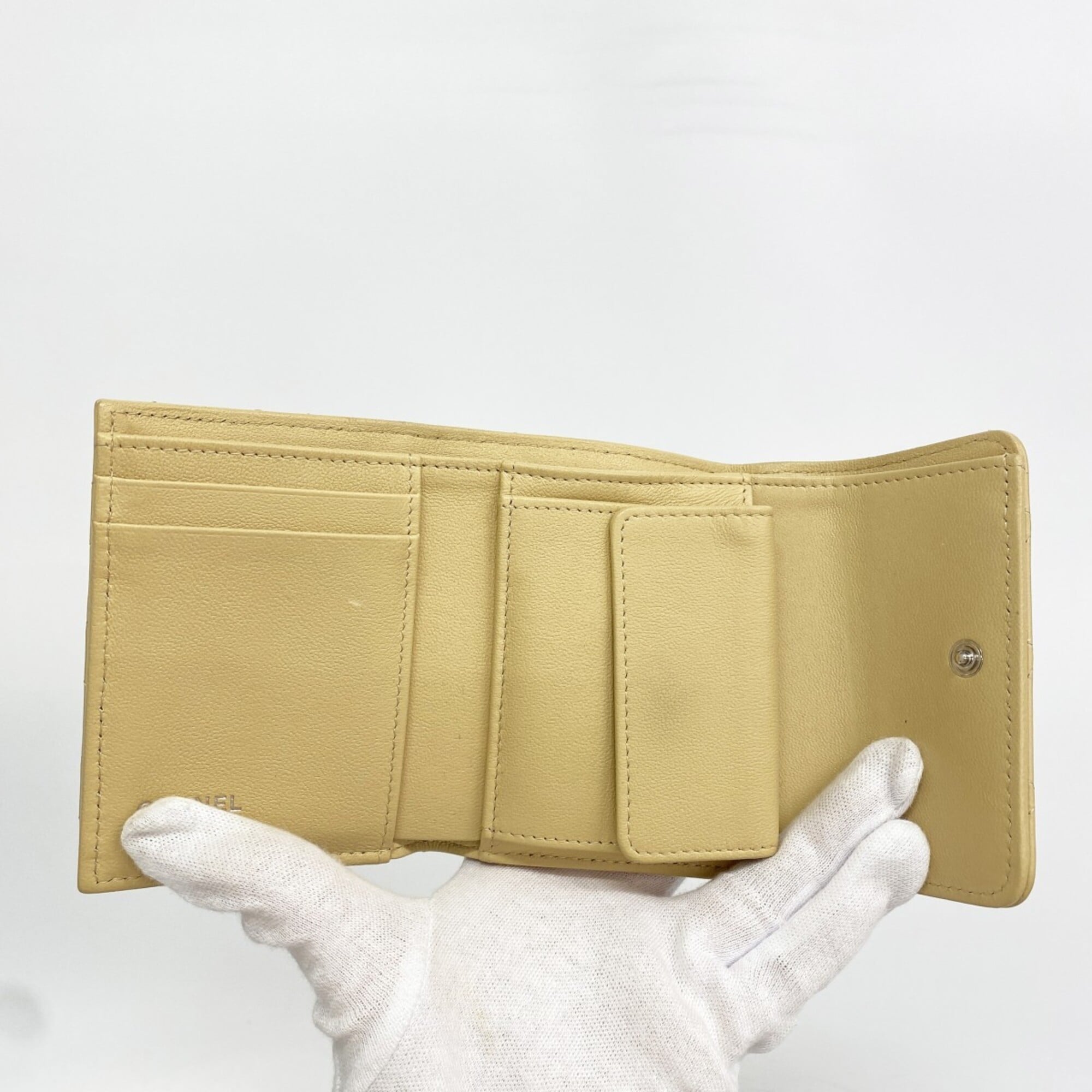 Chanel Beige Leather Wallet (Tri-Fold) (Pre-Owned)