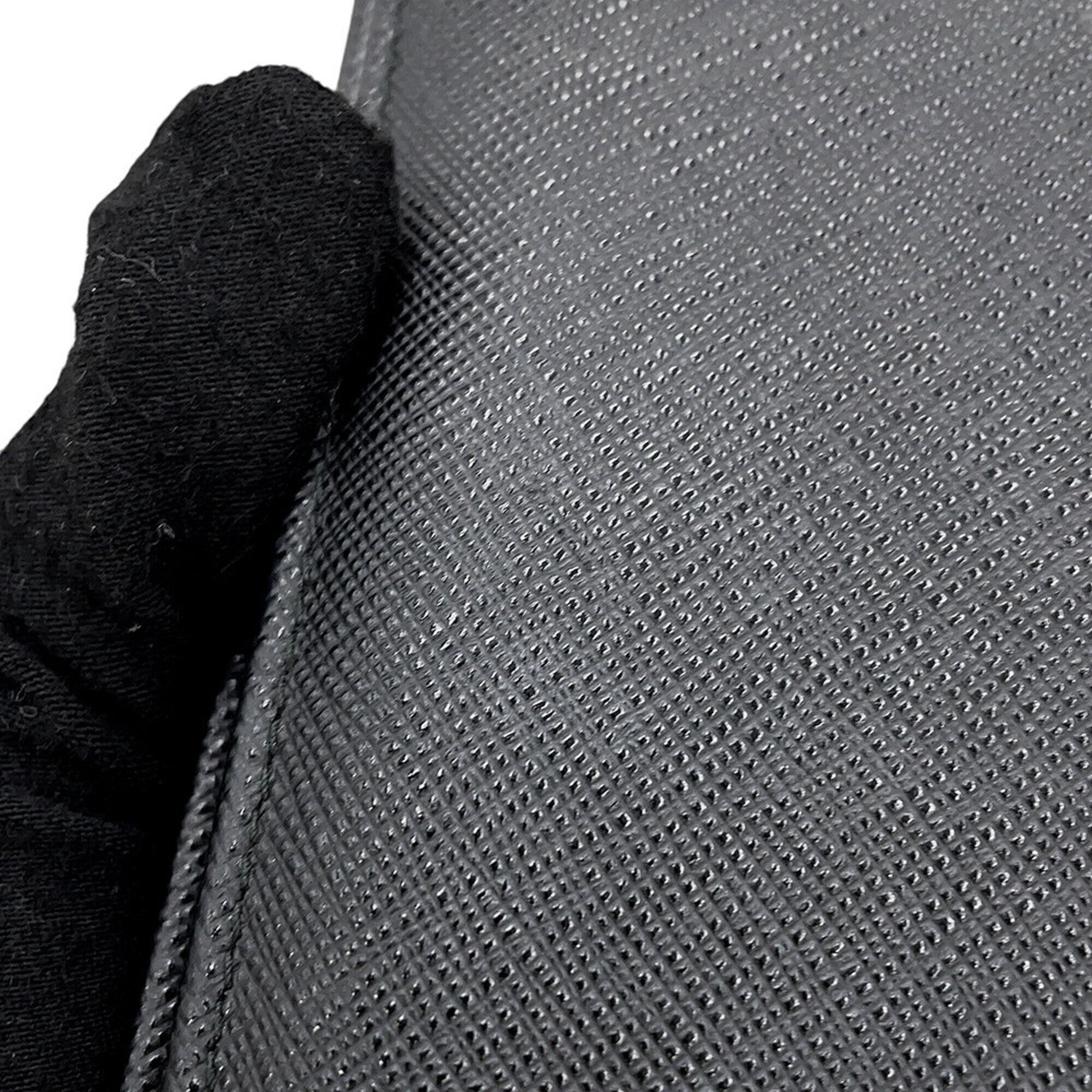 Prada Black Saffiano Leather Long Wallet (Bi-Fold) (Pre-Owned)