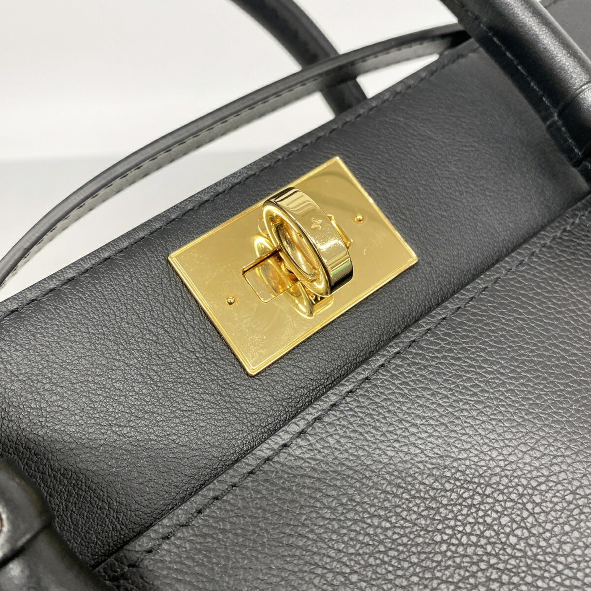 Louis Vuitton Noir Handbag (Pre-Owned)