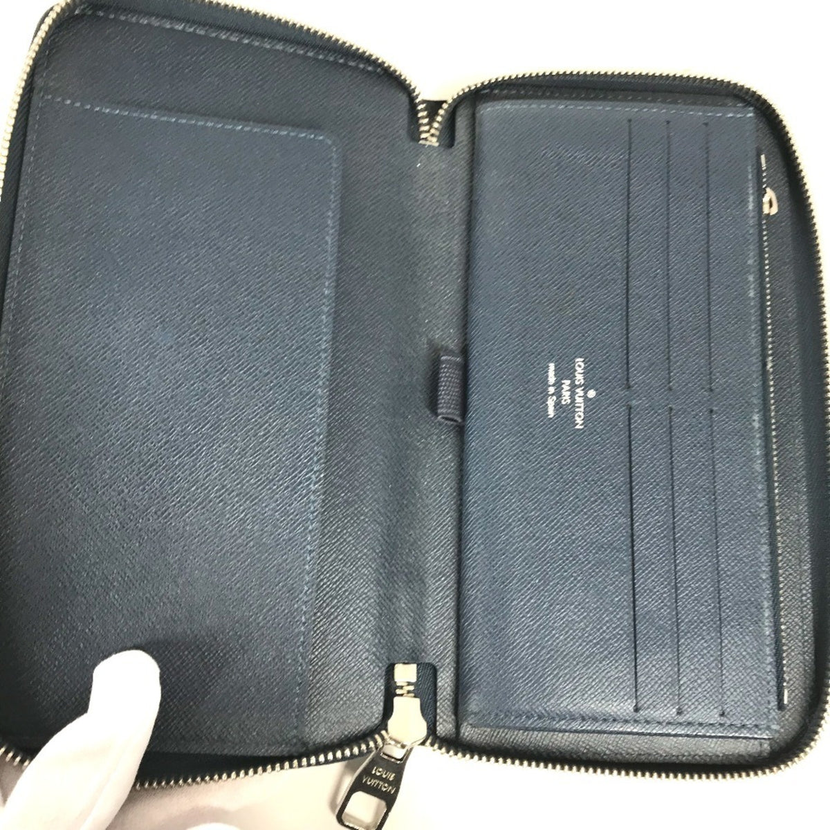 Louis Vuitton Taiga Blue Taiga Leather Long Wallet (Bi-Fold) (Pre-Owned)