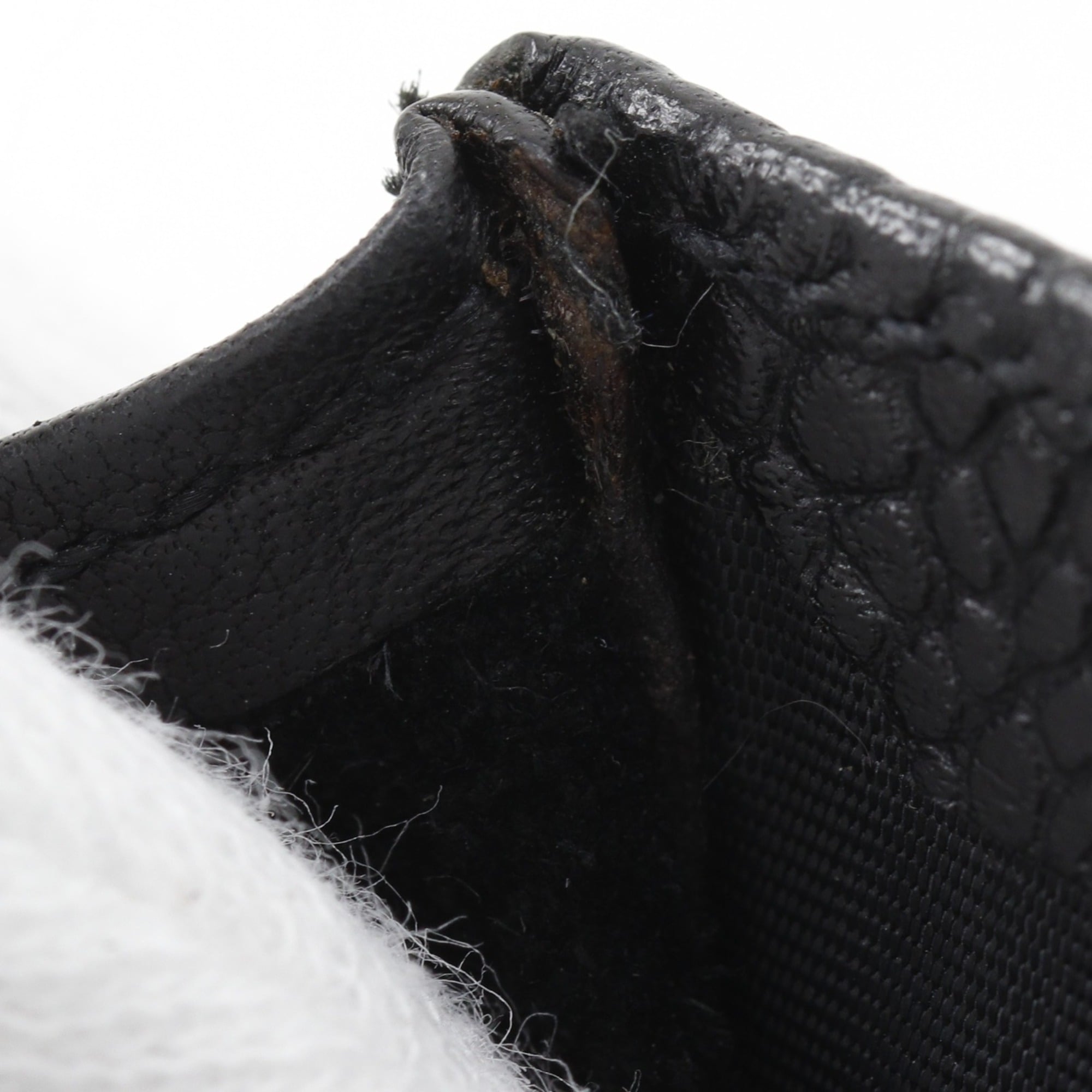 Chanel Black Grained Calfskin Pochette Shoulder Bag (Pre-Owned)