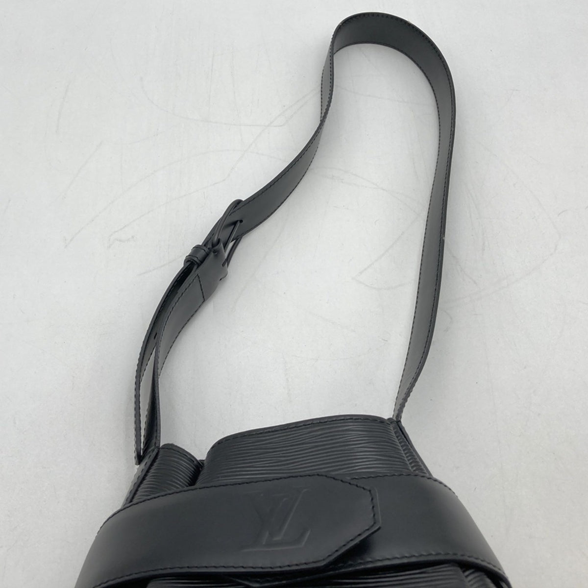 Louis Vuitton Black Epi Leather Shoulder Bag (Pre-Owned)