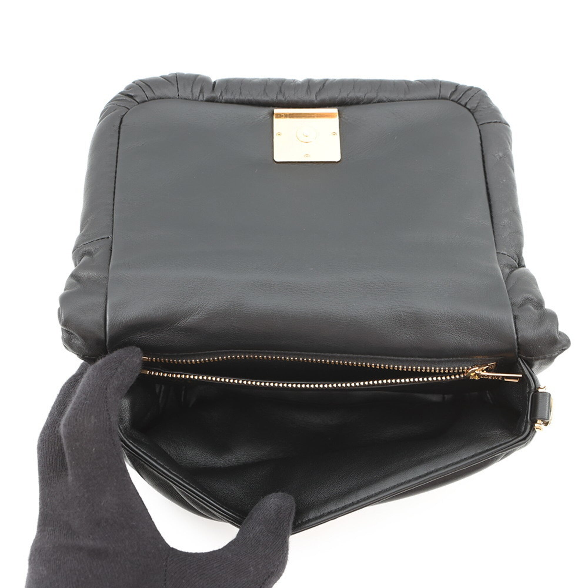Loewe Black Leather Shoulder Bag (Pre-Owned)