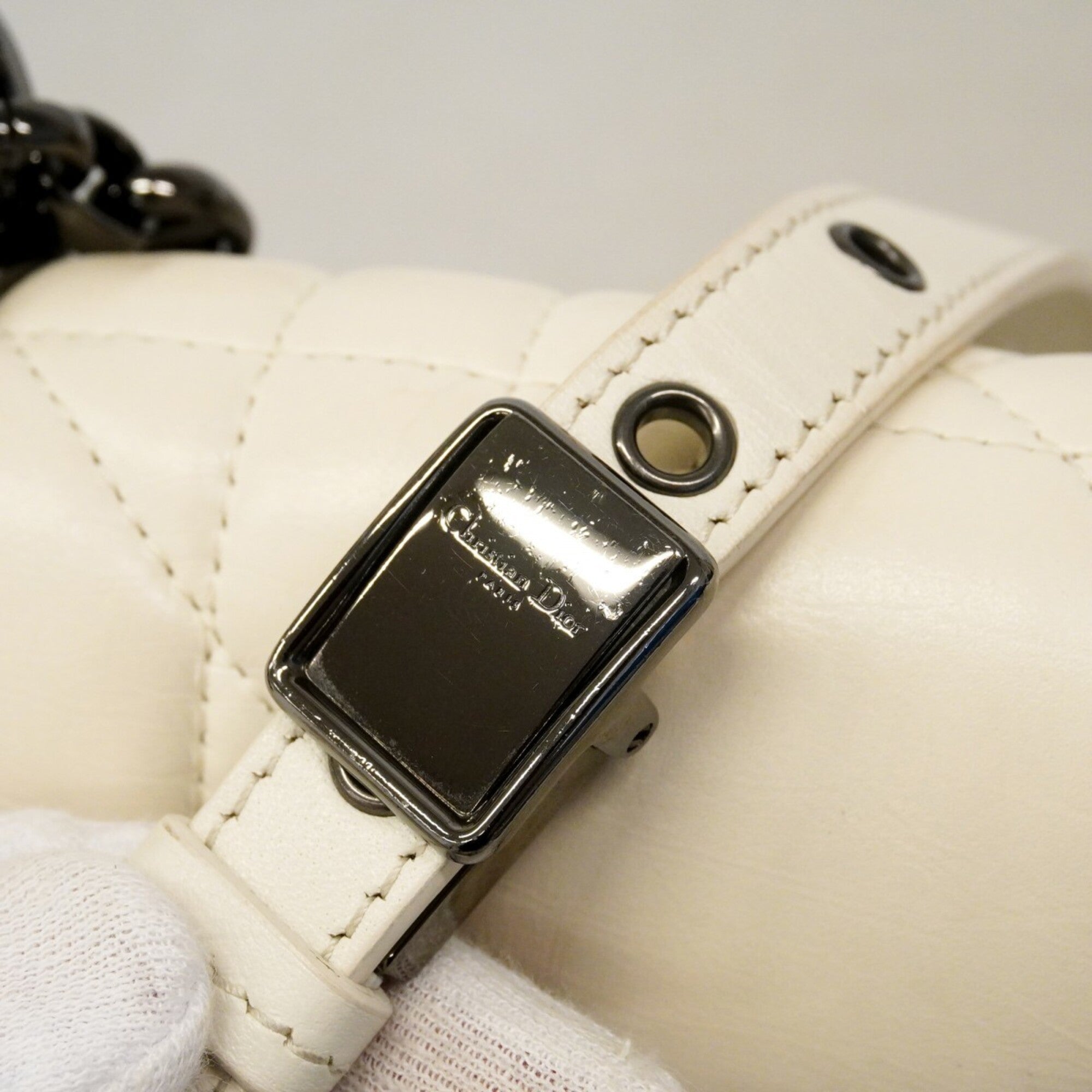 Christian Dior White Leather Shoulder Bag (Pre-Owned)