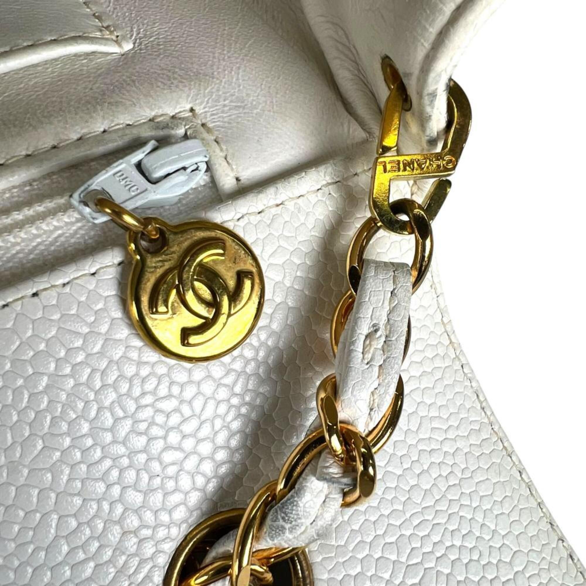 Chanel White Grained Calfskin Shoulder Bag (Pre-Owned)