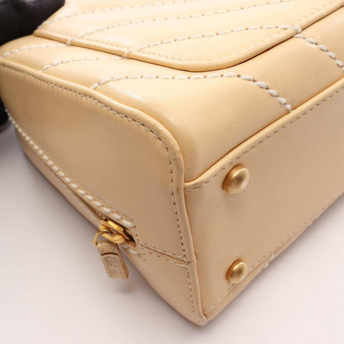 Chanel Beige Leather Handbag (Pre-Owned)