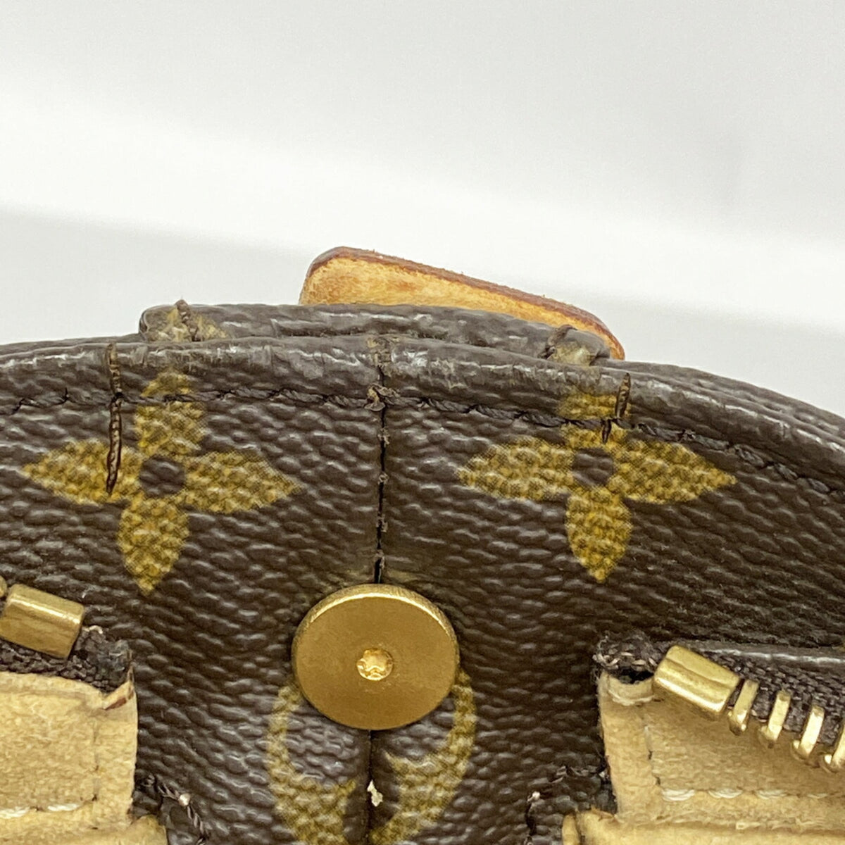 Louis Vuitton Brown Shoulder Bag (Pre-Owned)