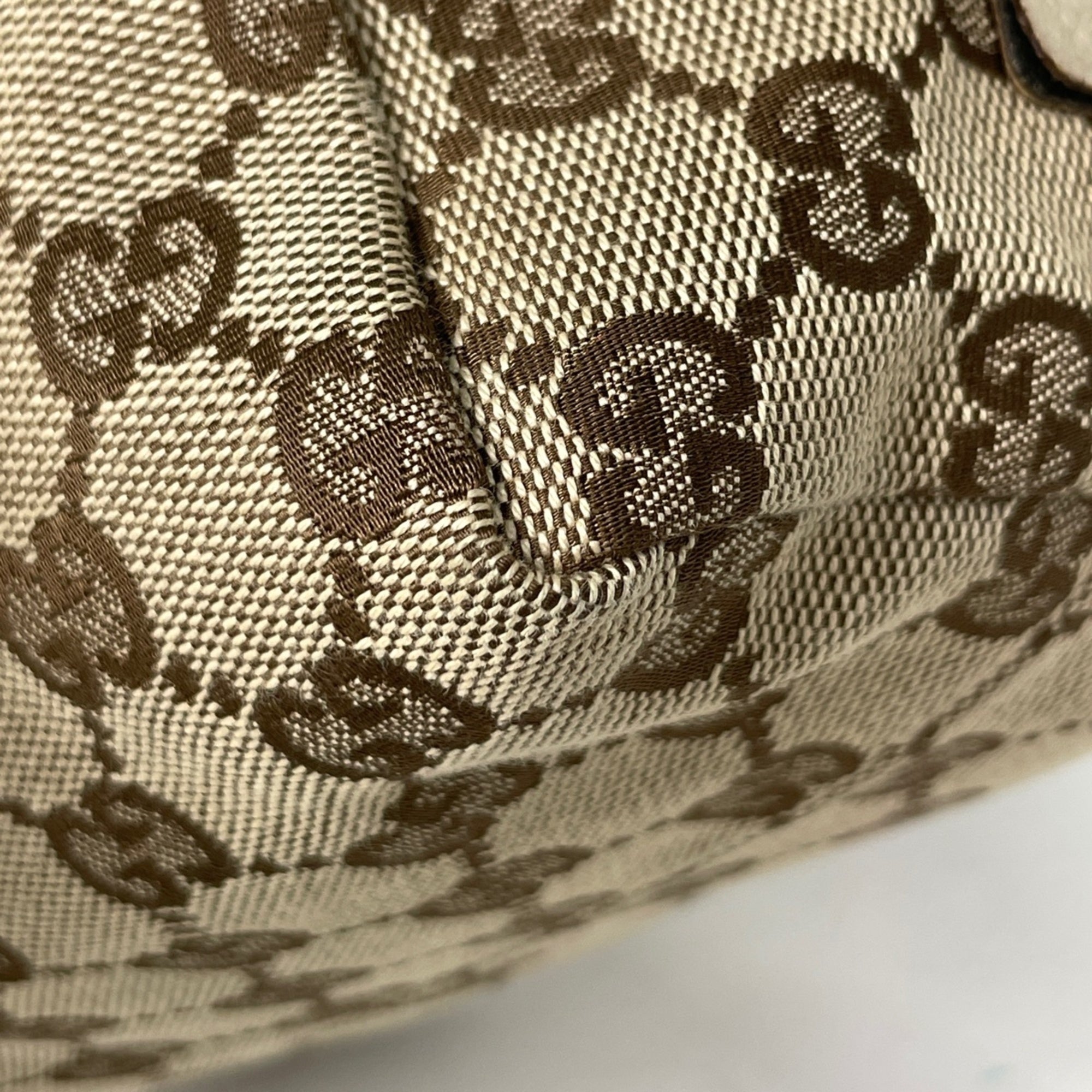 Gucci Beige White Gg Canvas Handbag (Pre-Owned)