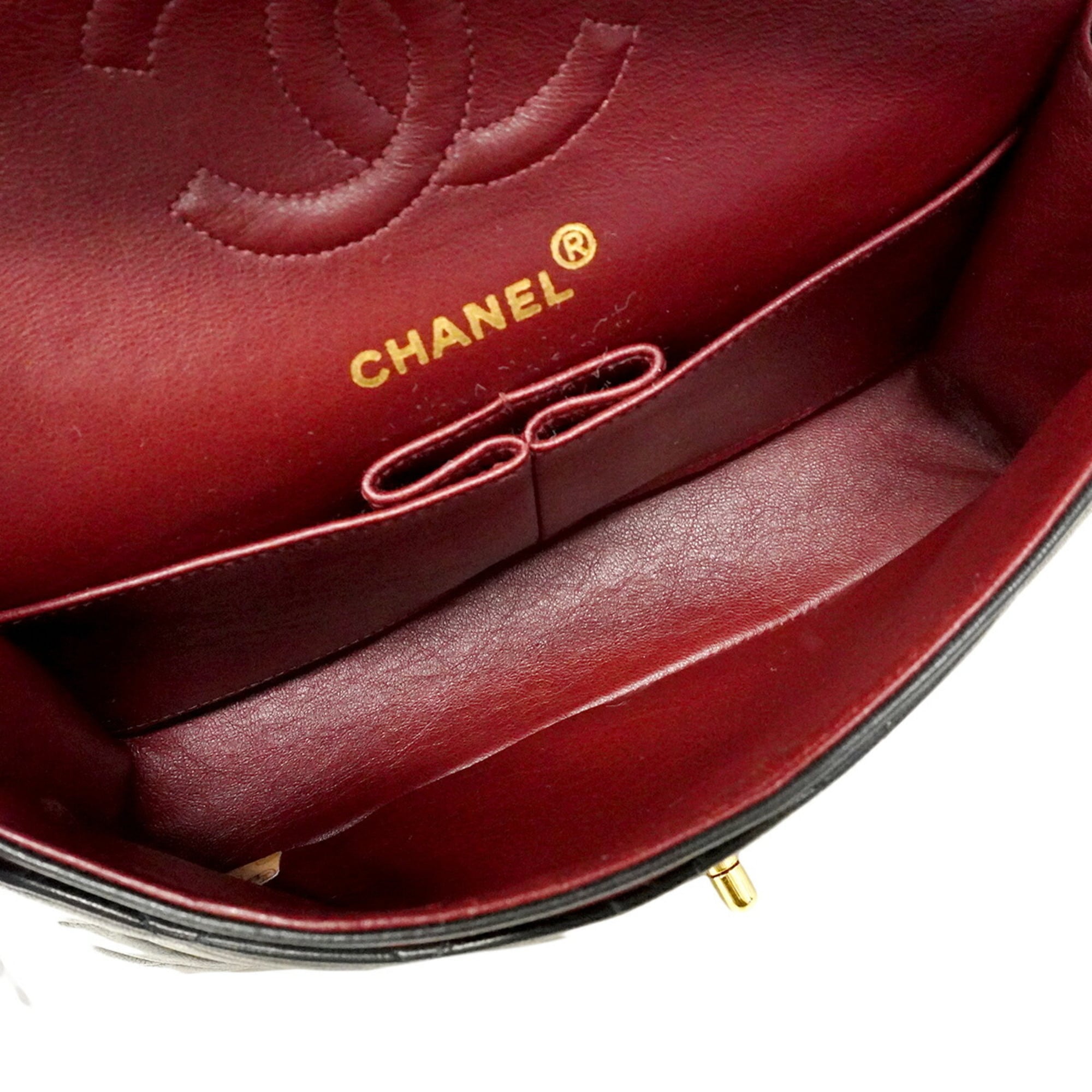 Chanel Black Leather Shoulder Bag (Pre-Owned)