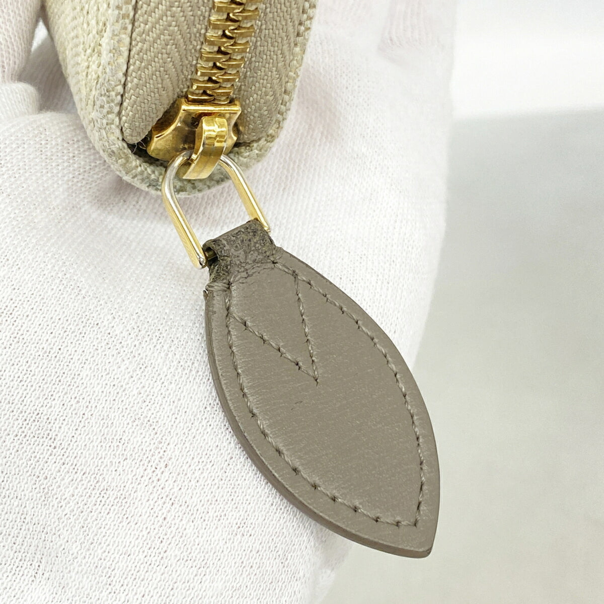 Louis Vuitton Gray White Long Wallet (Bi-Fold) (Pre-Owned)