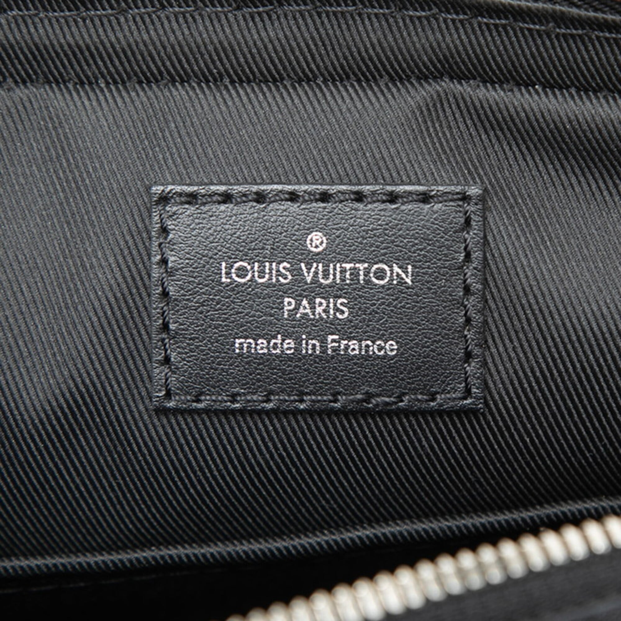 Louis Vuitton Black Leather Pouch Shoulder Bag (Pre-Owned)