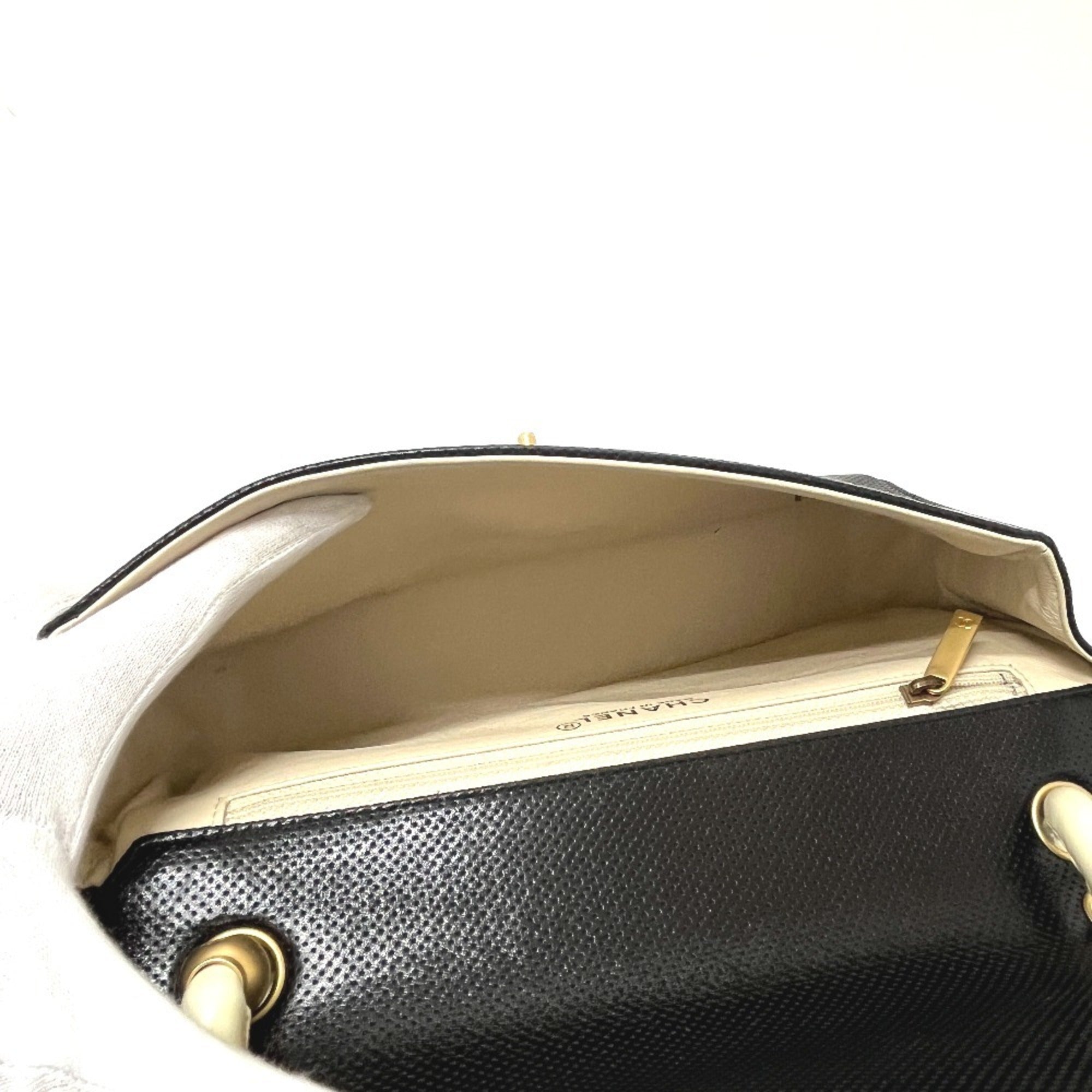 Chanel Black White Leather Handbag Shoulder Bag (Pre-Owned)