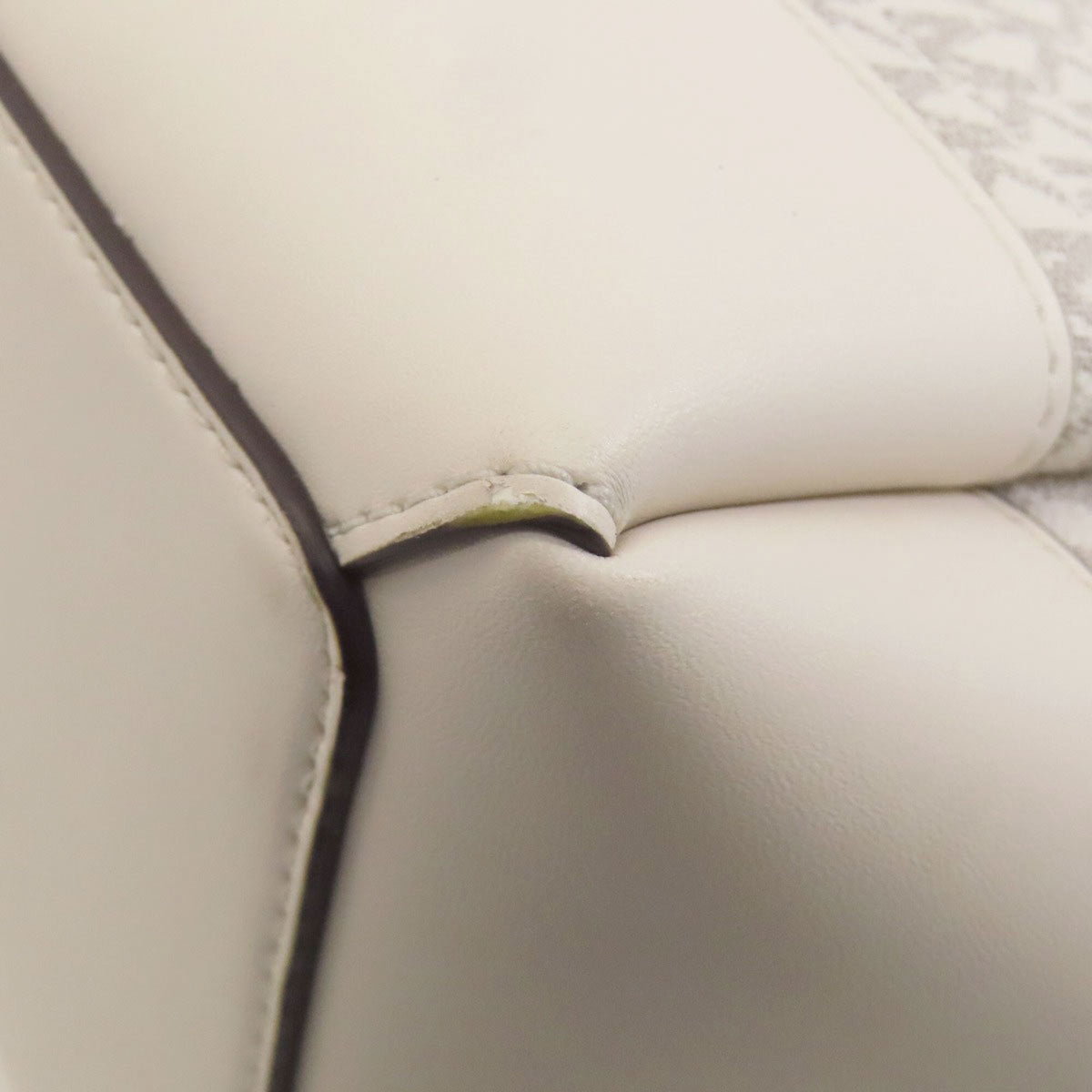 Michael Kors White Pvc Tote Bag (Pre-Owned)