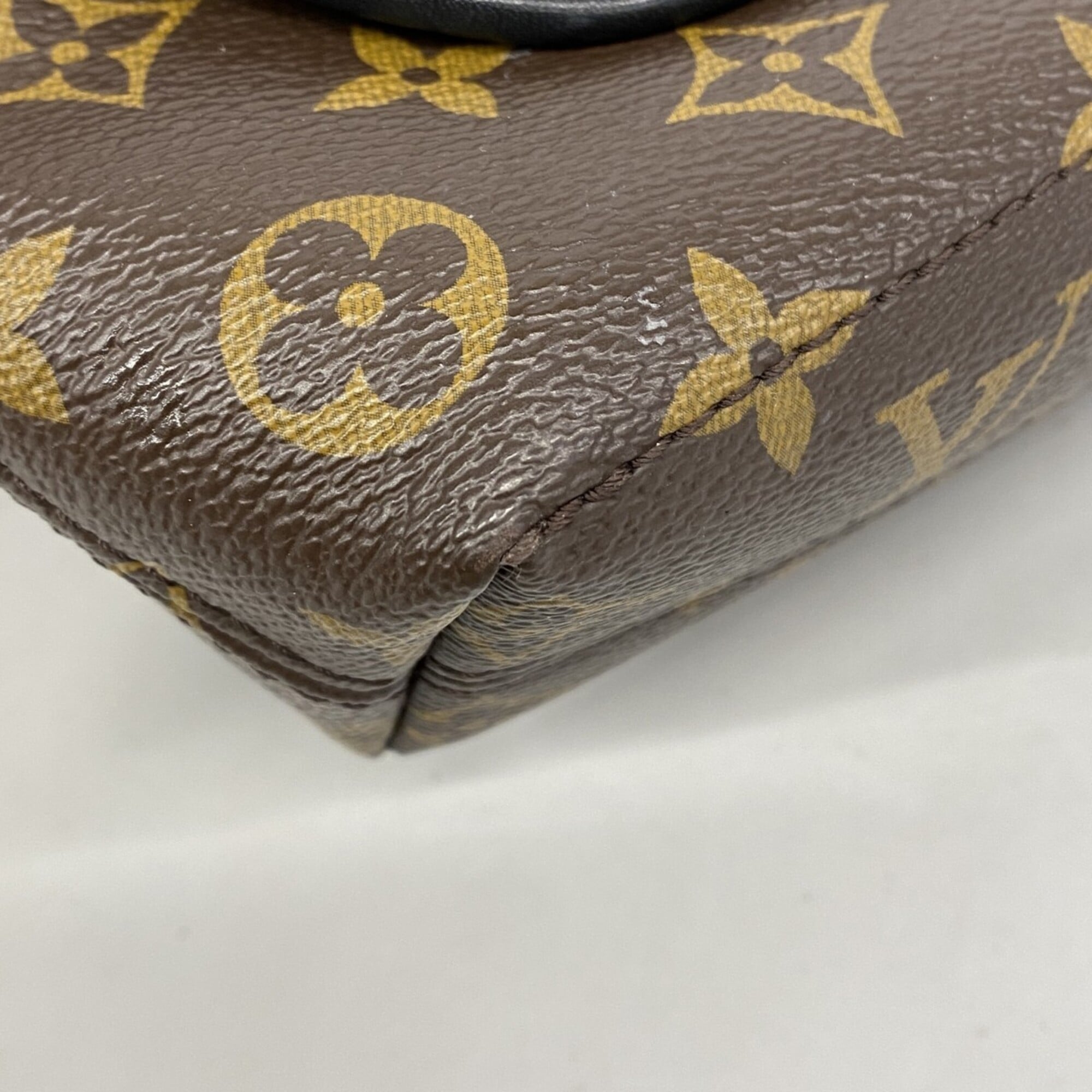 Louis Vuitton Brown Shoulder Bag (Pre-Owned)