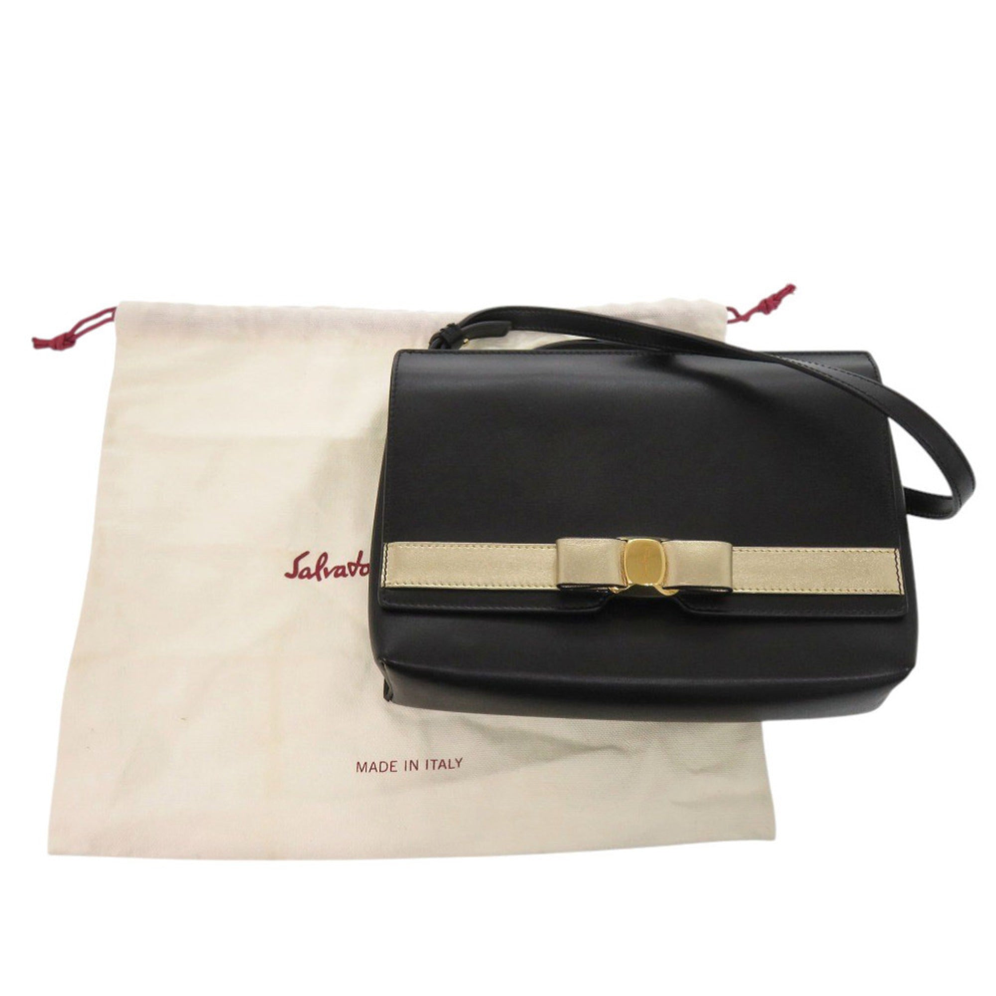 Salvatore Ferragamo Black Leather Shoulder Bag (Pre-Owned)