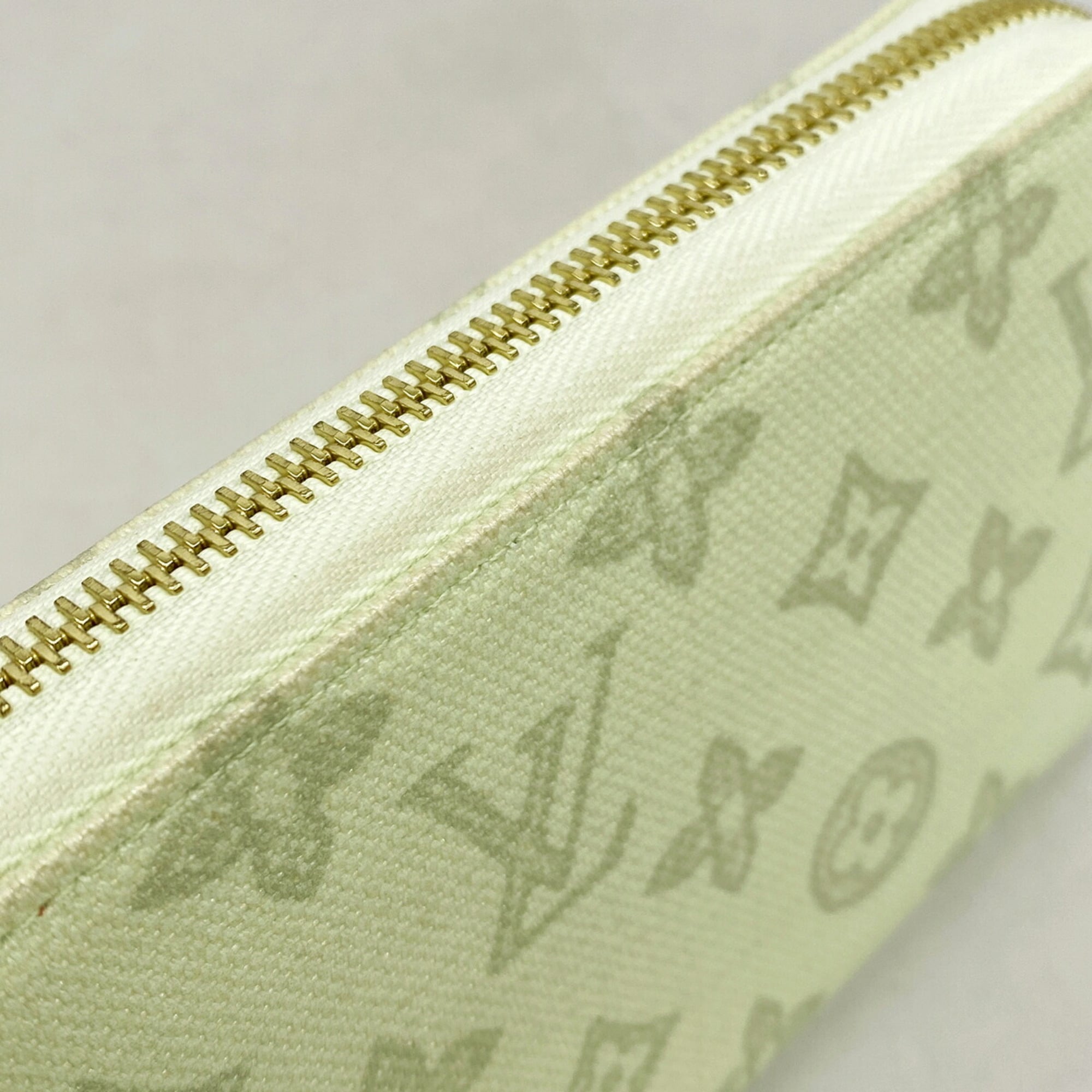 Louis Vuitton Green Long Wallet (Bi-Fold) (Pre-Owned)