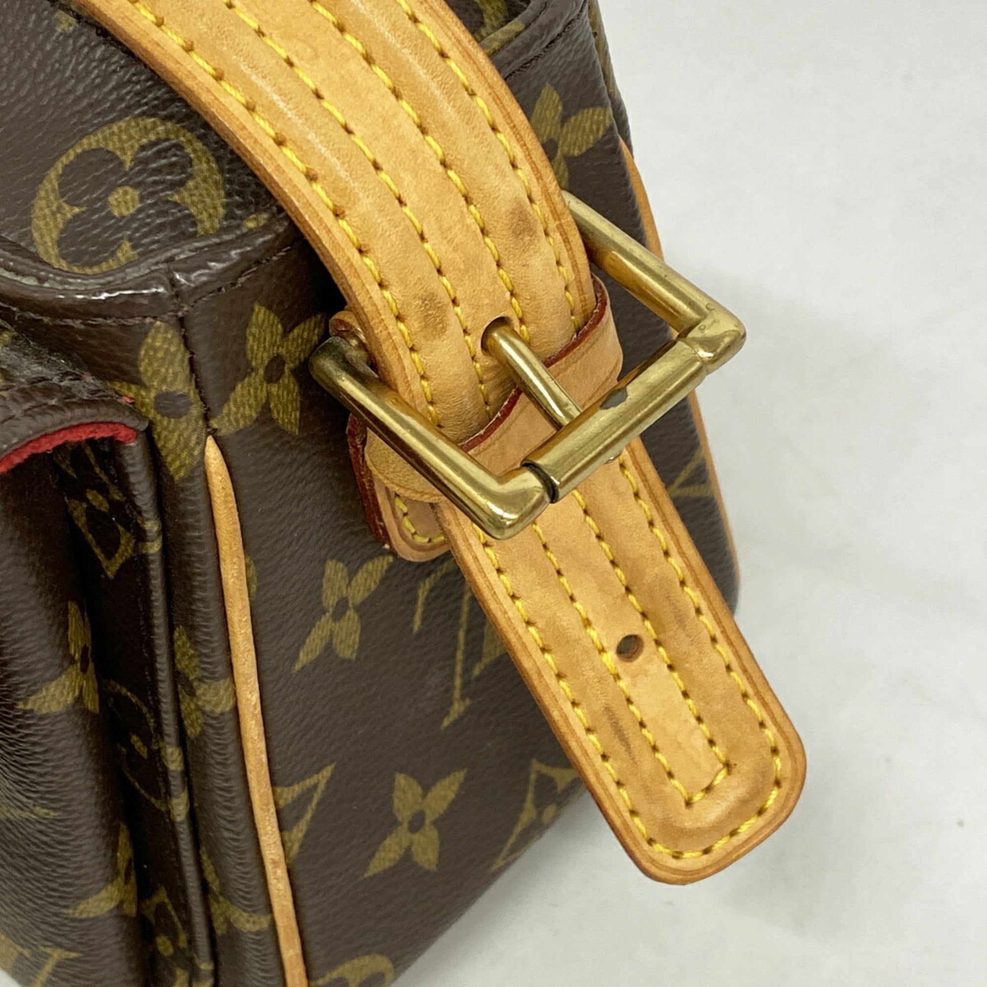 Louis Vuitton Brown Shoulder Bag (Pre-Owned)
