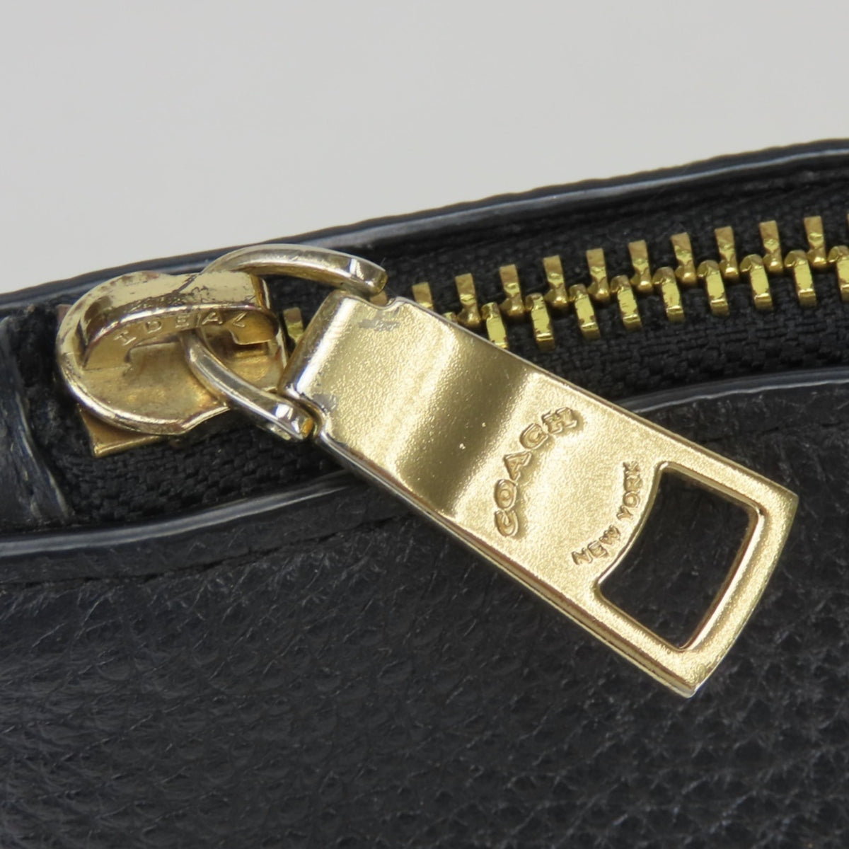 Coach Black Leather Handbag Shoulder Bag (Pre-Owned)