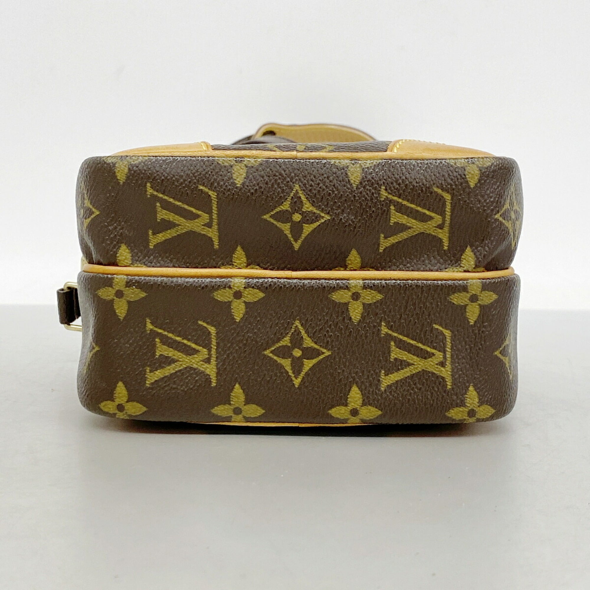 Louis Vuitton Brown Shoulder Bag (Pre-Owned)