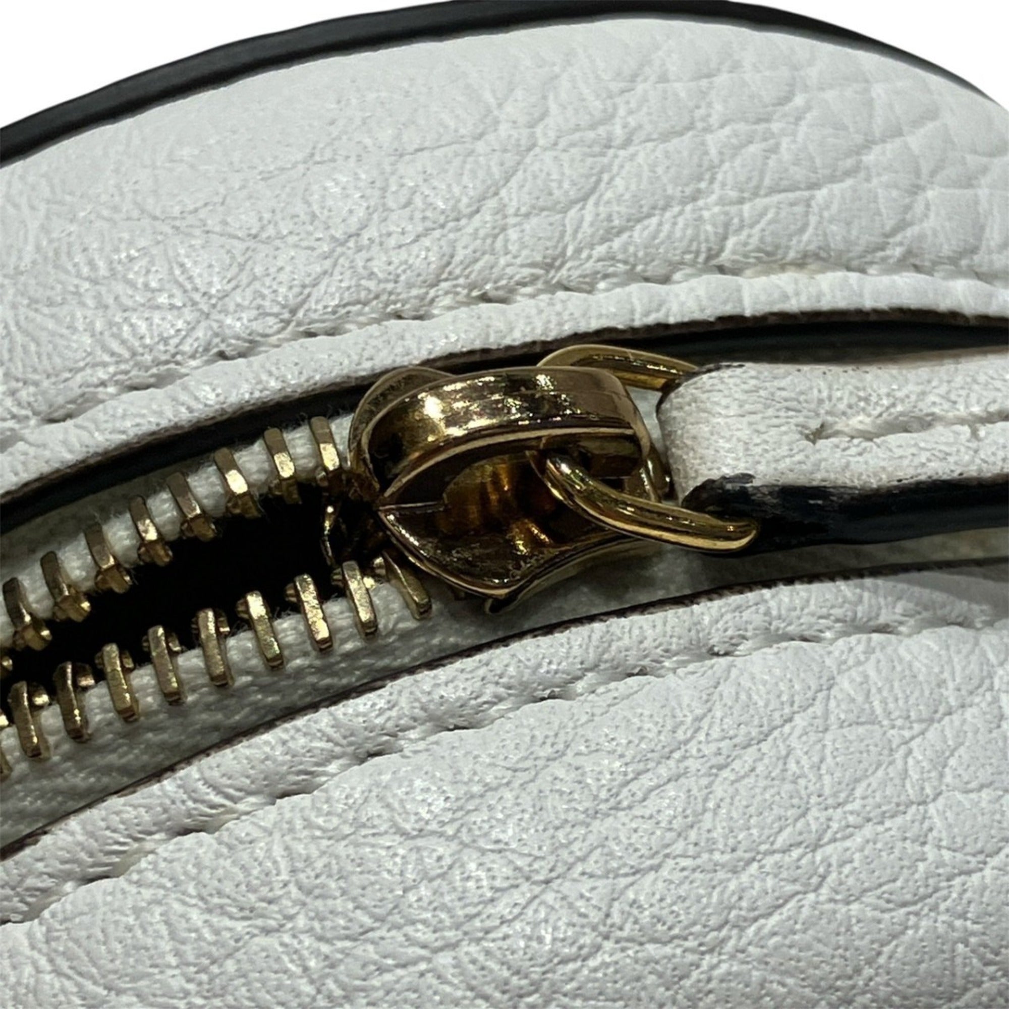 Fendi White Leather Pochette (Pre-Owned)