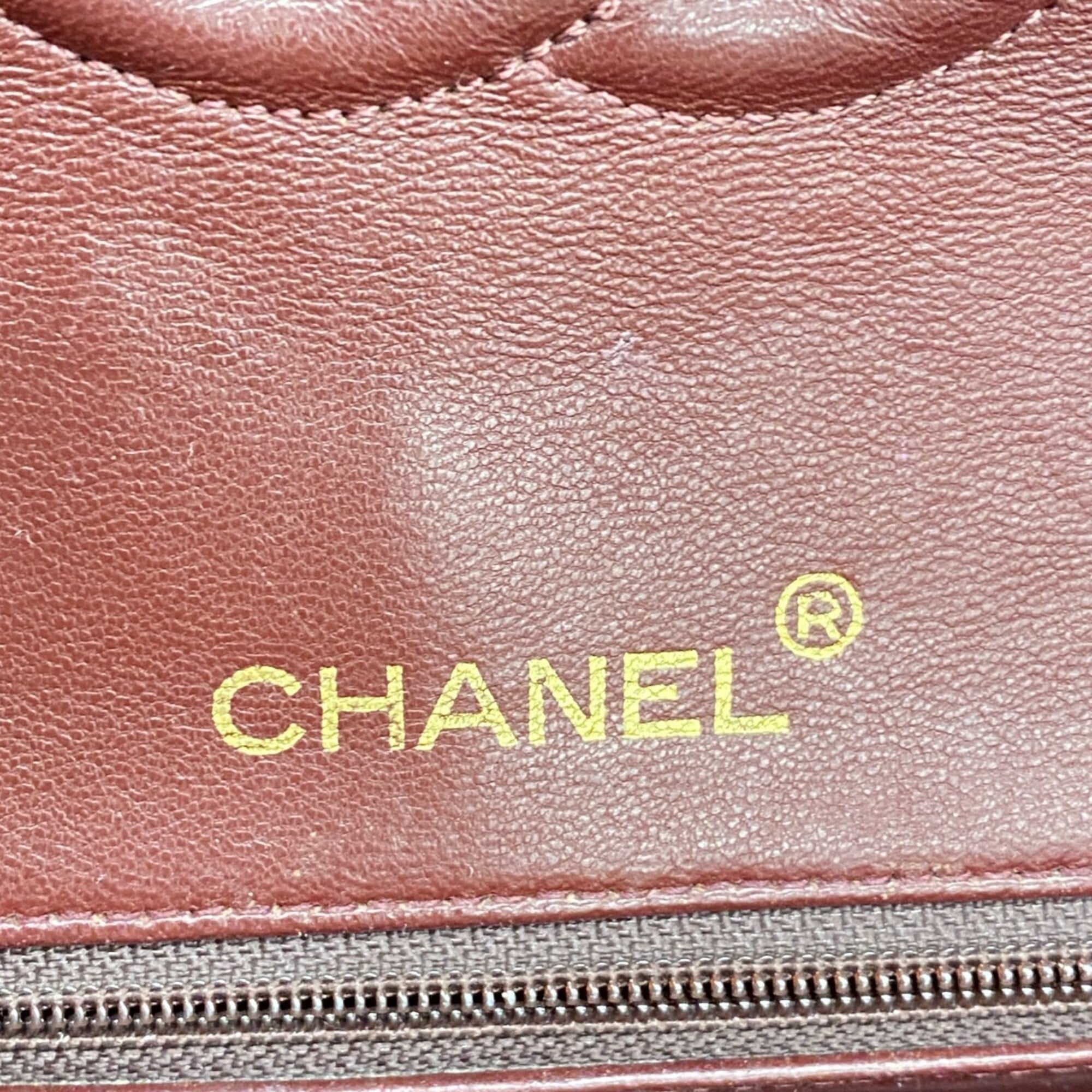 Chanel Black Leather Shoulder Bag (Pre-Owned)