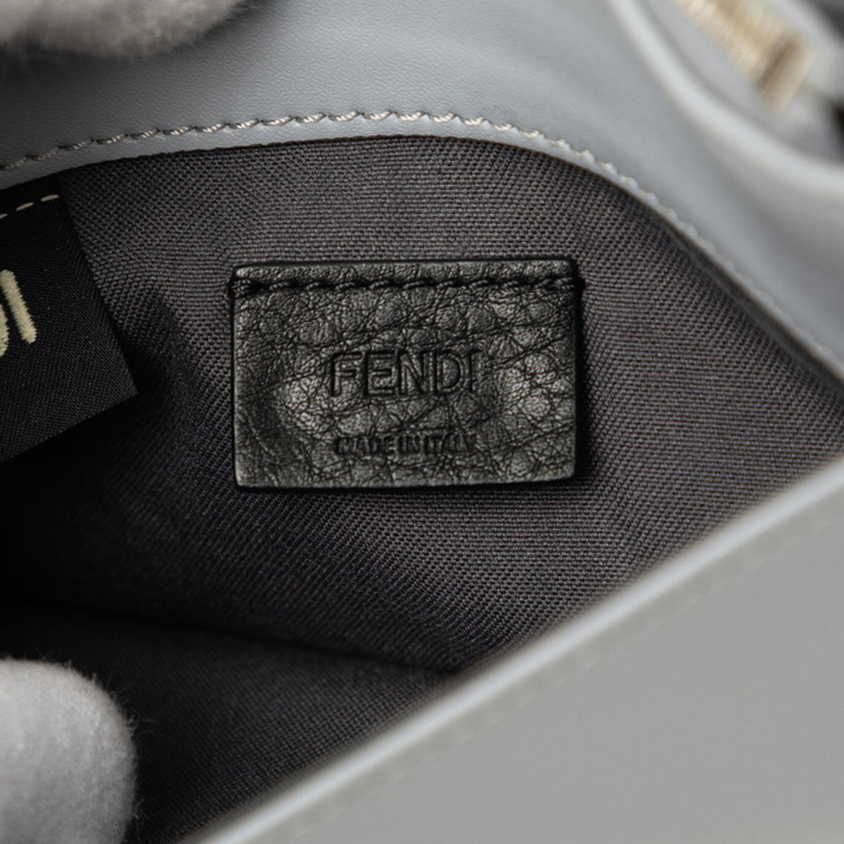 Fendi Gray Multi-Color Leather Shoulder Bag (Pre-Owned)