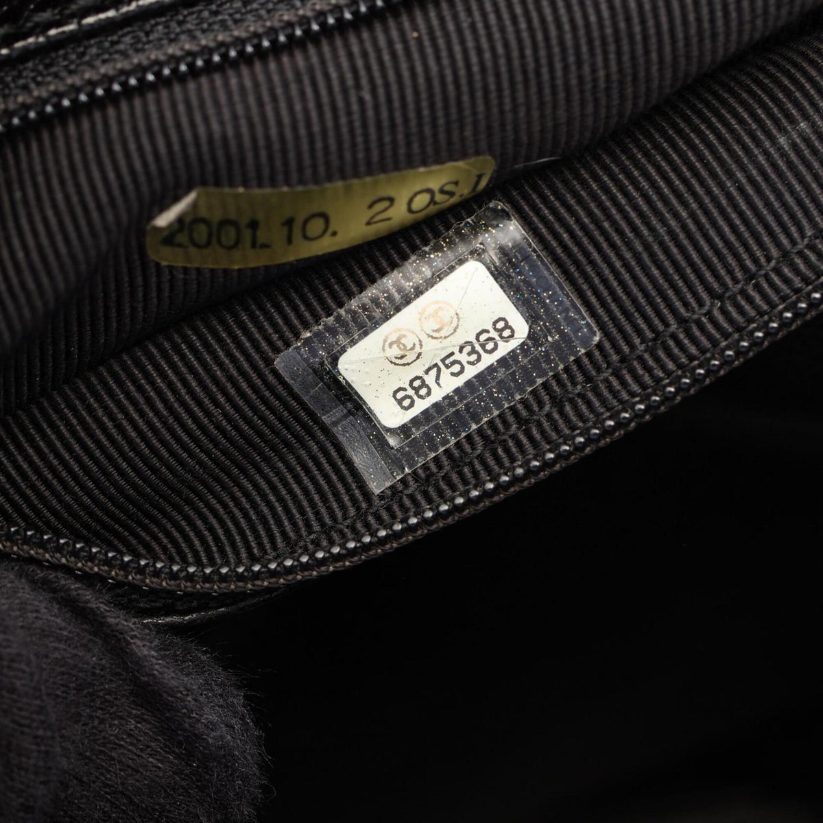 Chanel Black Grained Calfskin Handbag (Pre-Owned)