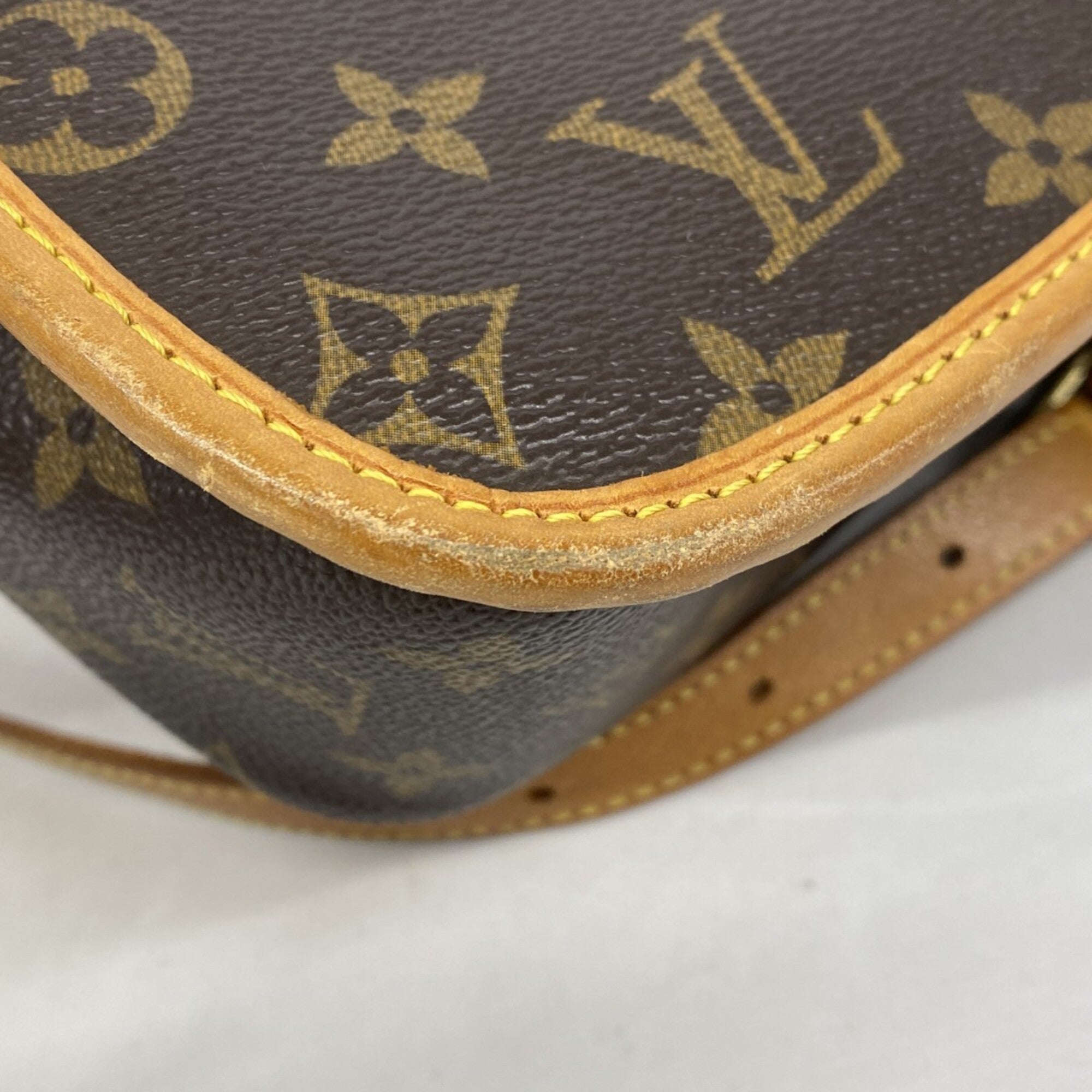 Louis Vuitton Brown Shoulder Bag (Pre-Owned)