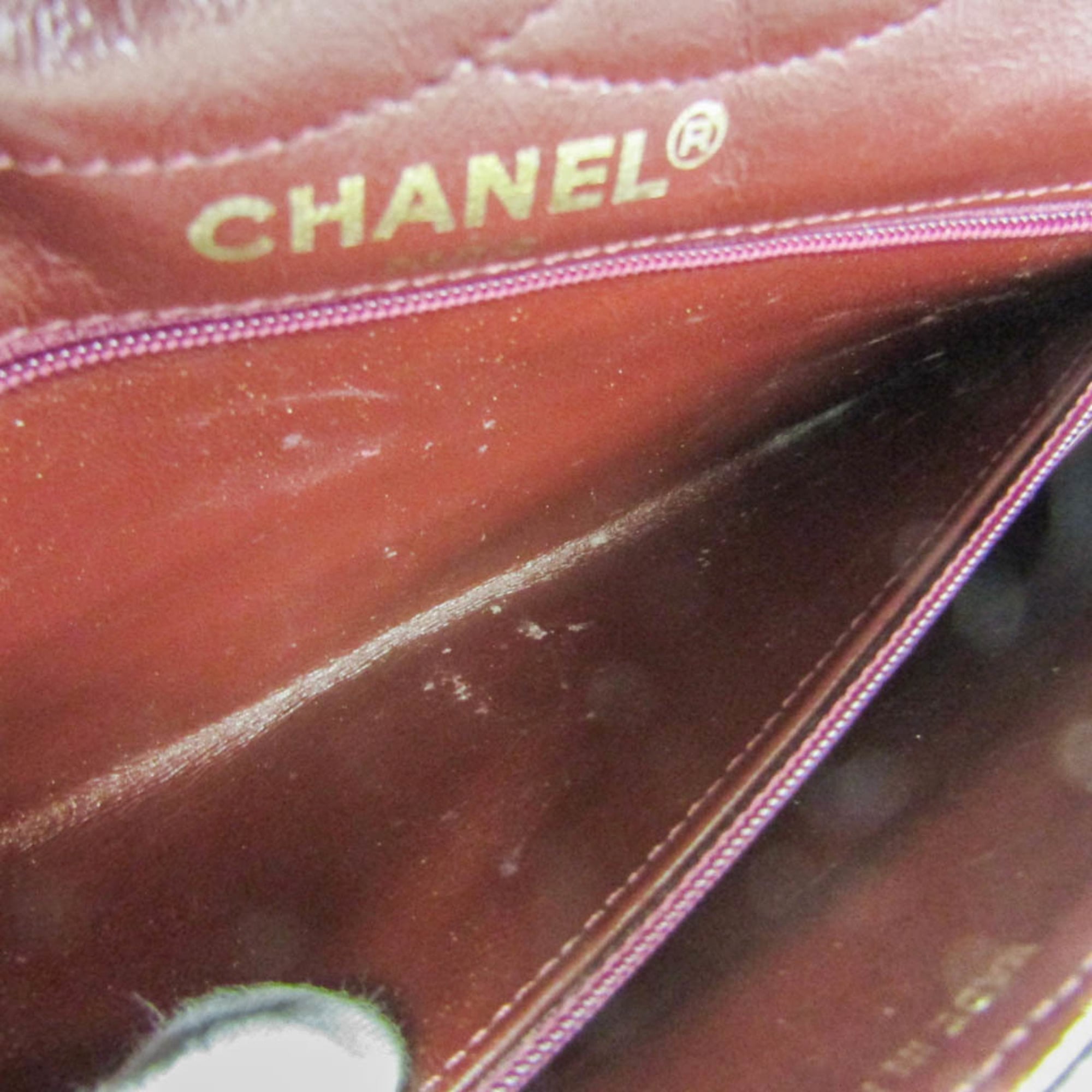Chanel Matelasse Black Leather Shoulder Bag (Pre-Owned)