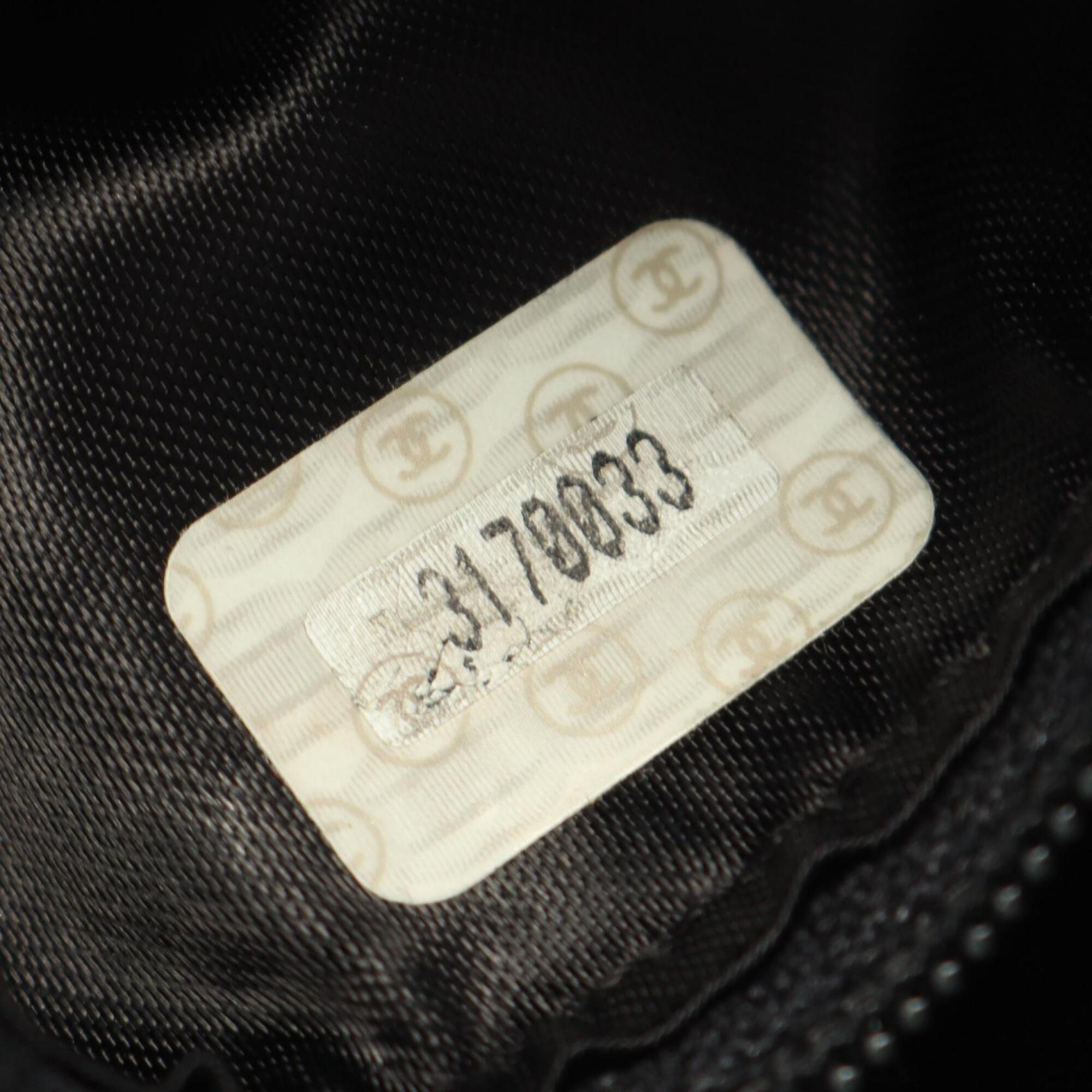 Chanel Black Leather Shoulder Bag (Pre-Owned)