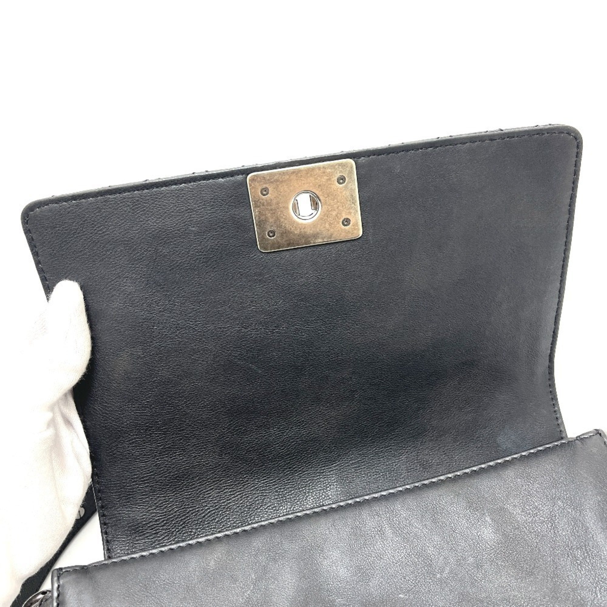 Chanel Boy Chanel Black Leather Shoulder Bag (Pre-Owned)