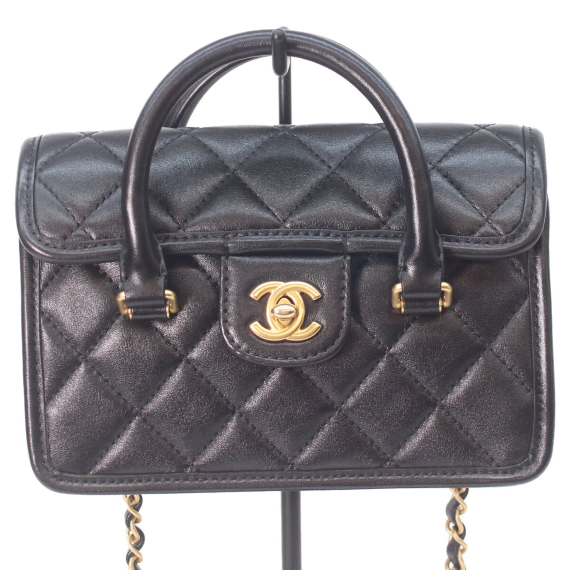 Chanel Black Leather Shoulder Bag (Pre-Owned)