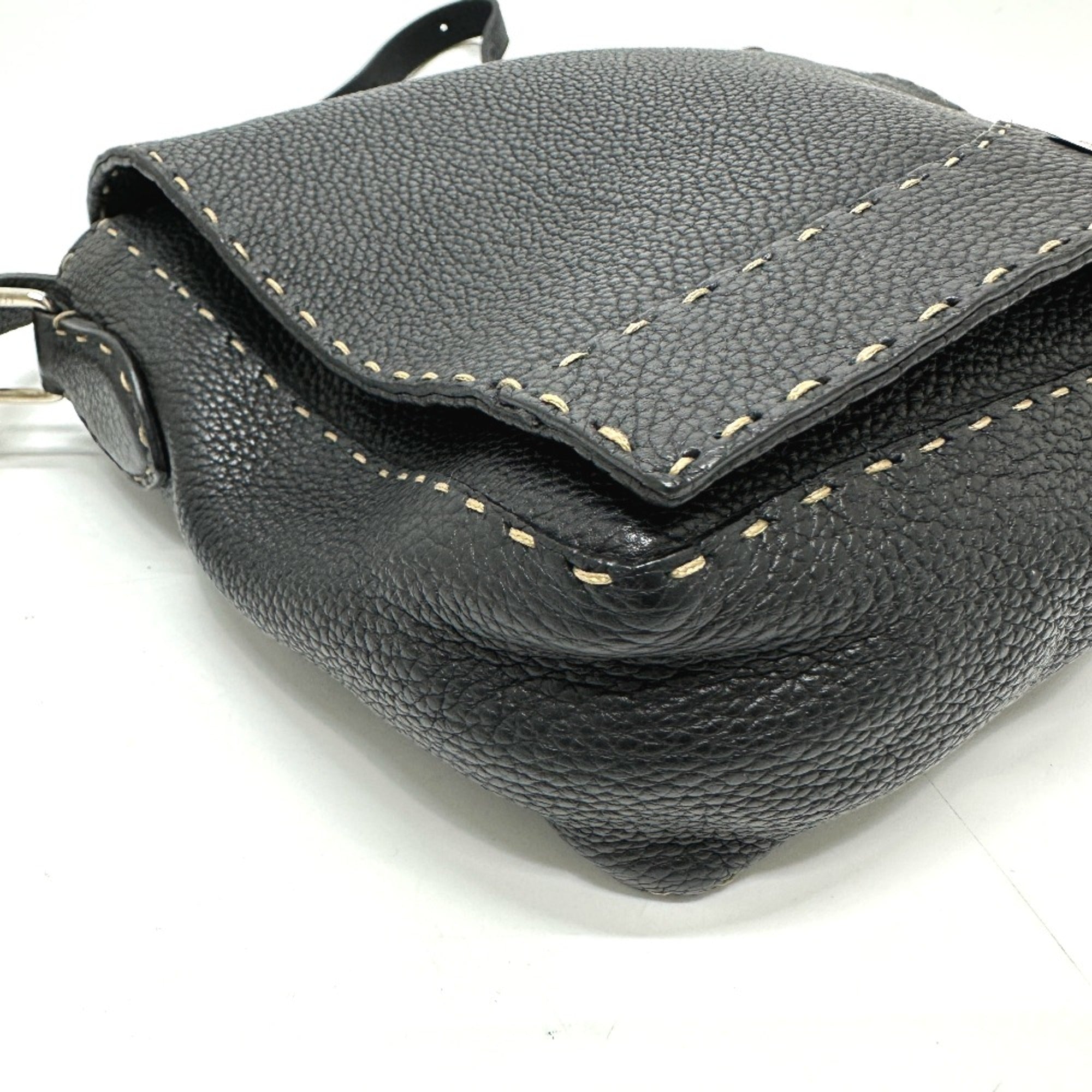 Fendi Black Leather Shoulder Bag (Pre-Owned)