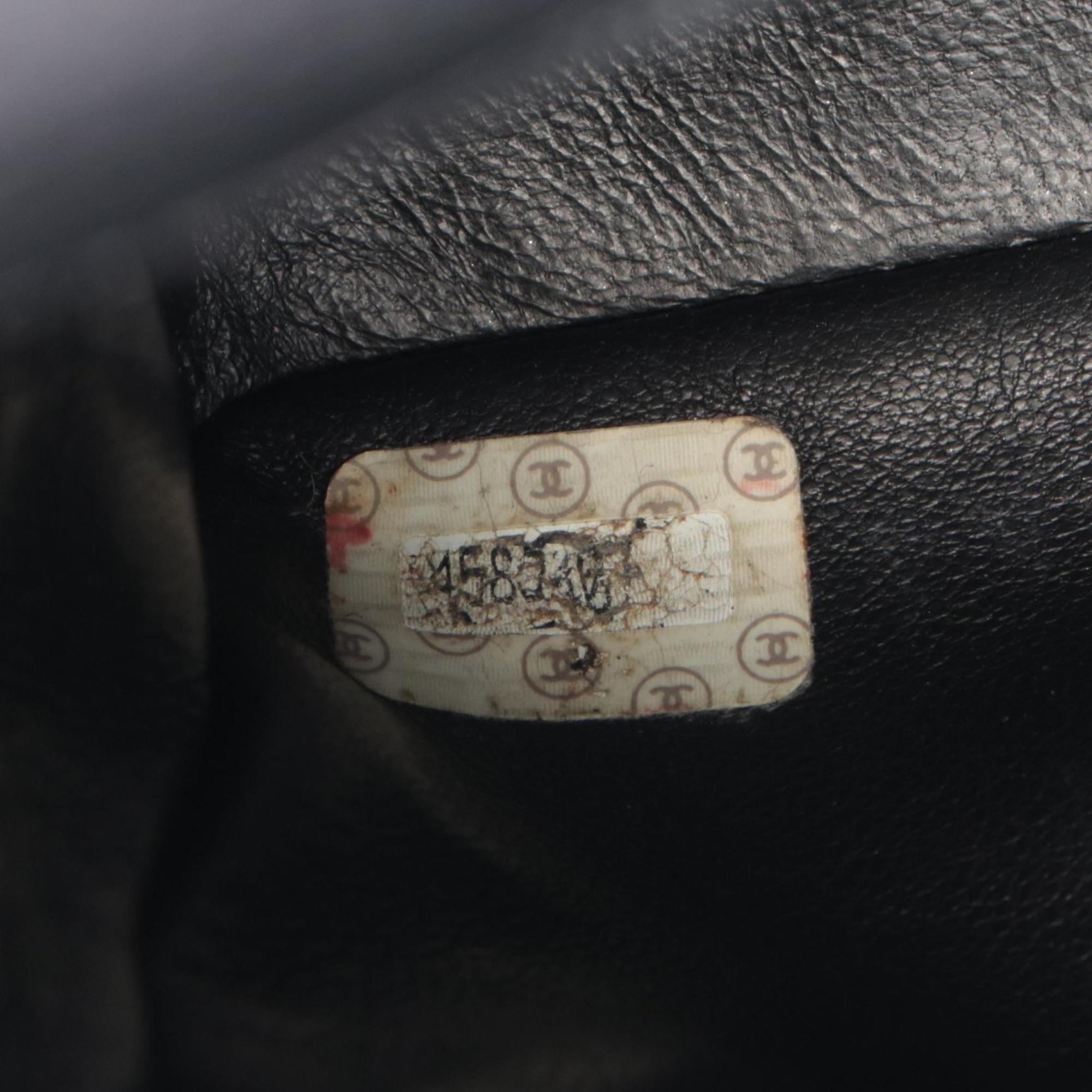 Chanel Black Leather Handbag (Pre-Owned)