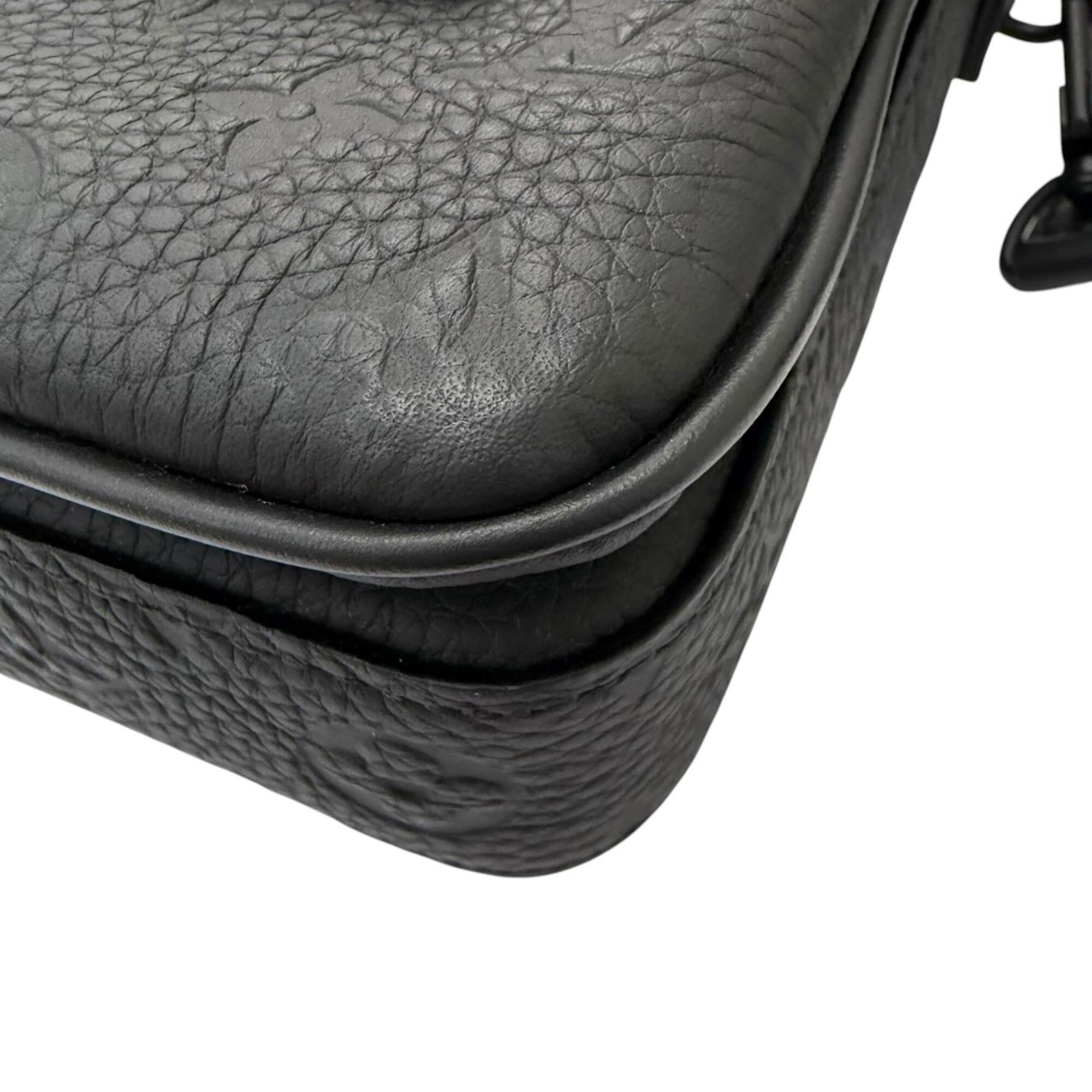 Louis Vuitton Black Leather Shoulder Bag (Pre-Owned)