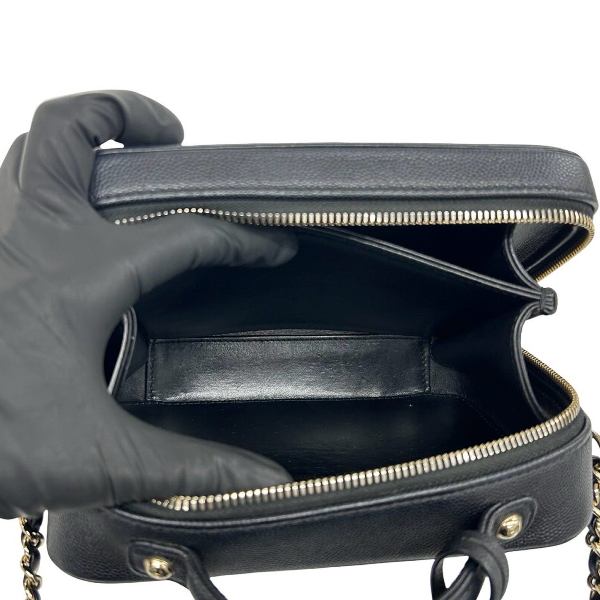 Chanel Black Grained Calfskin Handbag Shoulder Bag (Pre-Owned)