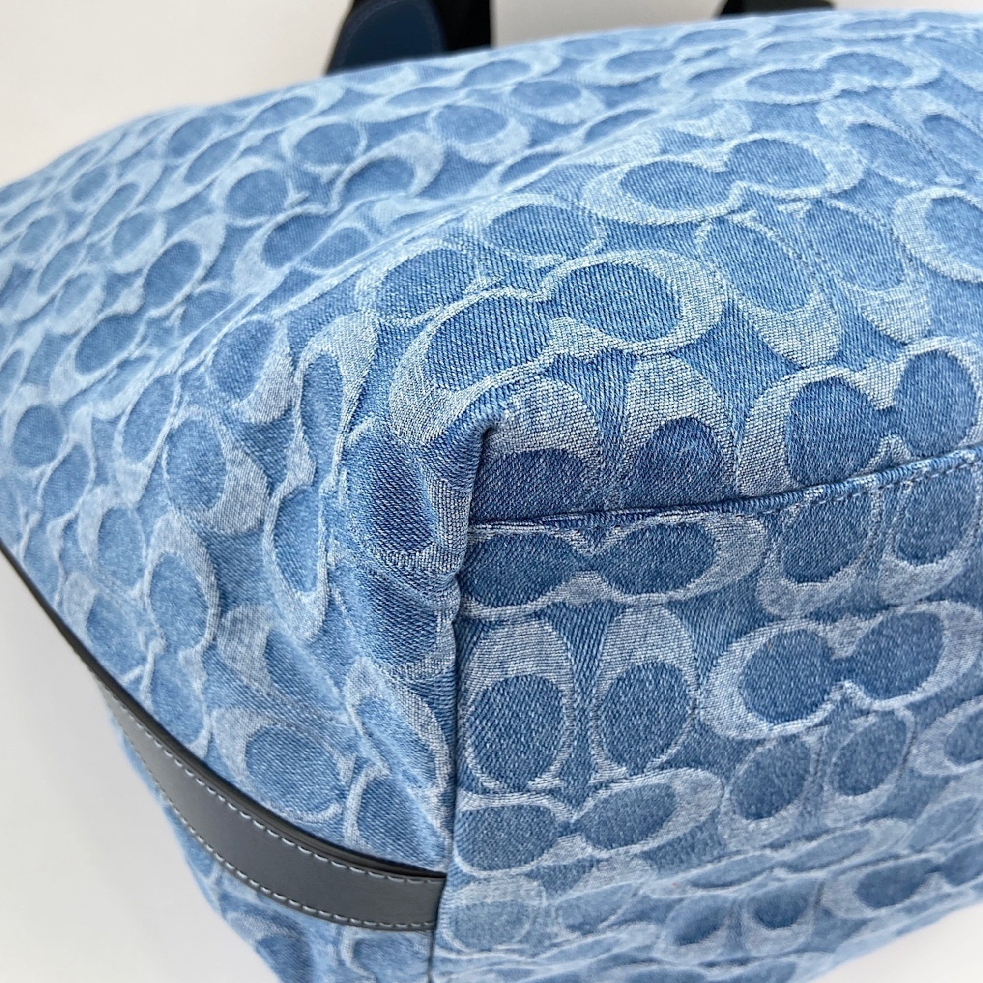 Coach Blue Tote Bag (Pre-Owned)