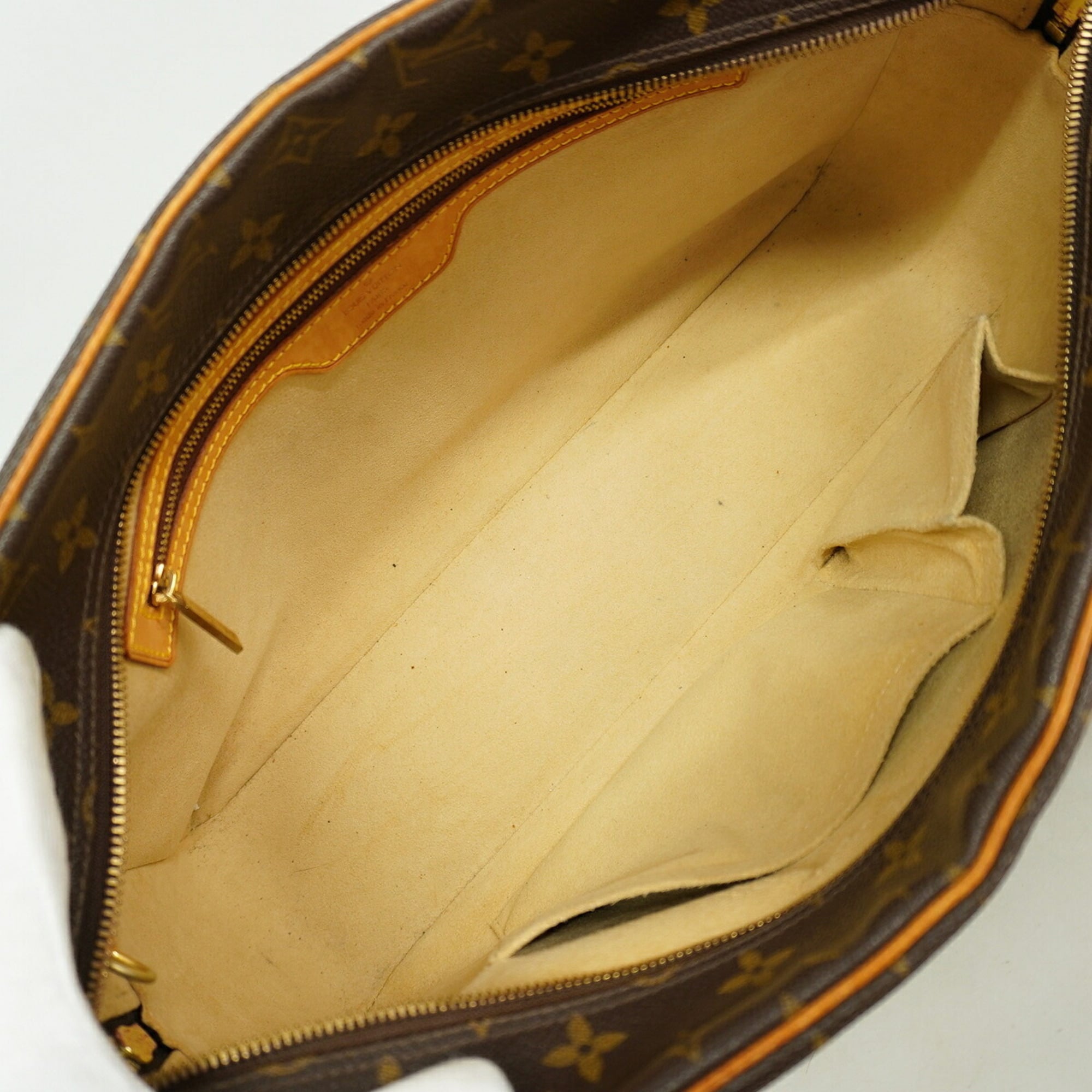 Louis Vuitton Brown Shoulder Bag (Pre-Owned)