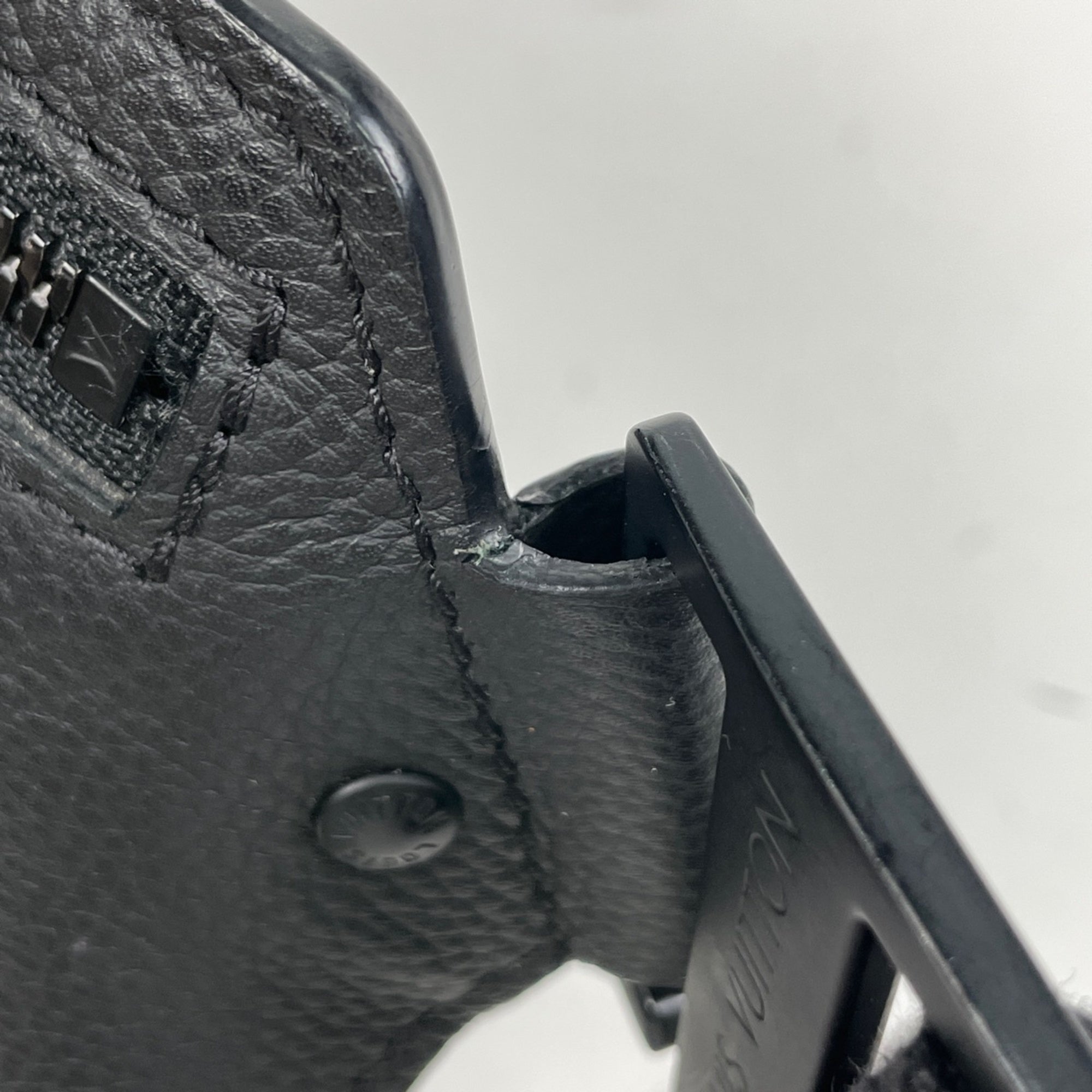 Louis Vuitton Black Noir Leather Shoulder Bag Sling Bag (Pre-Owned)