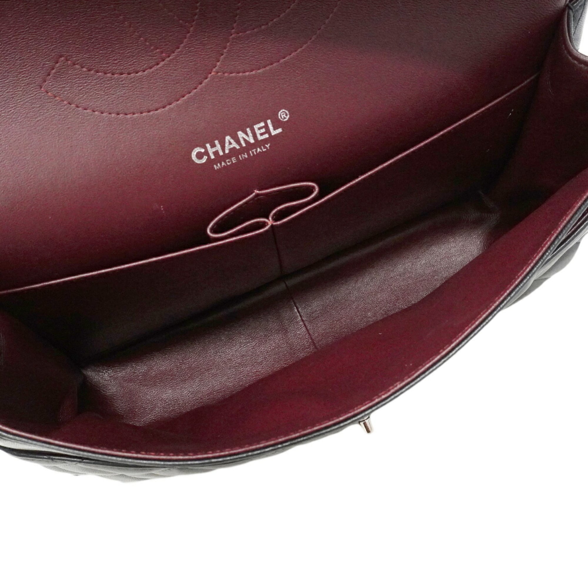 Chanel Black Leather Shoulder Bag (Pre-Owned)