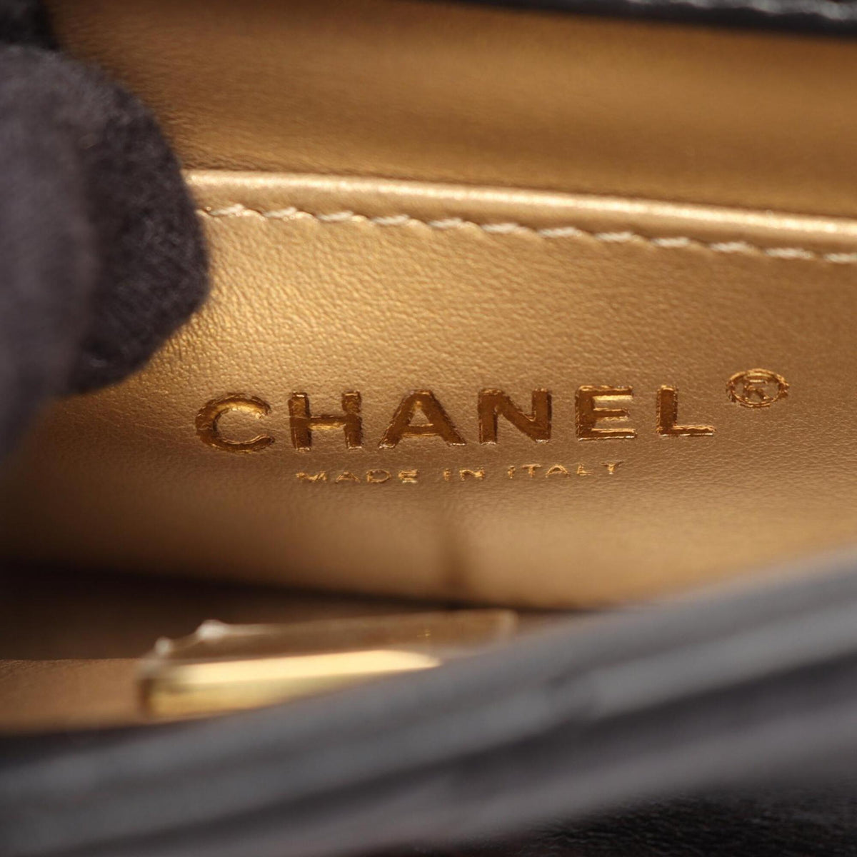 Chanel Black Leather Shoulder Bag (Pre-Owned)