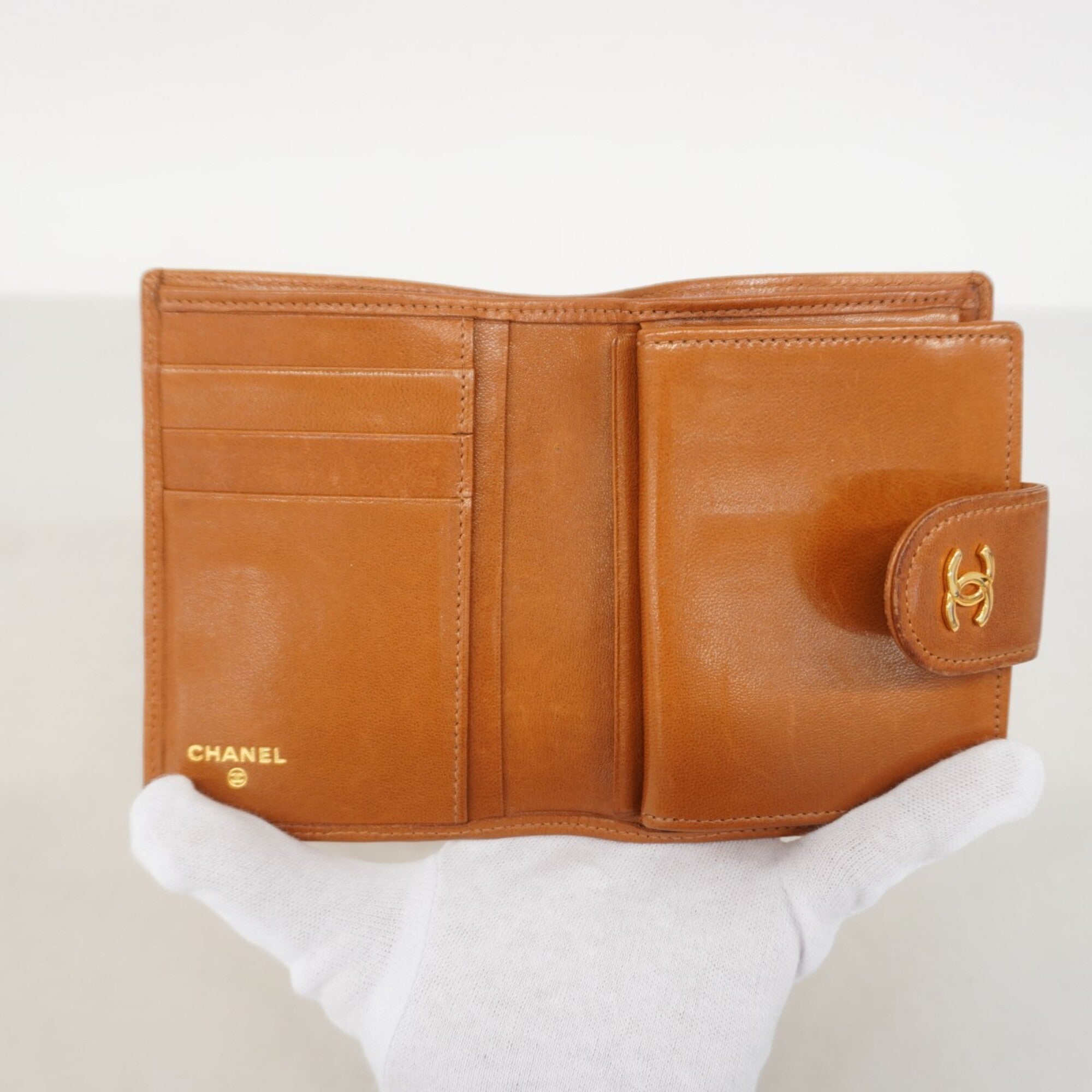 Chanel Brown Leather Wallet (Bi-Fold) (Pre-Owned)