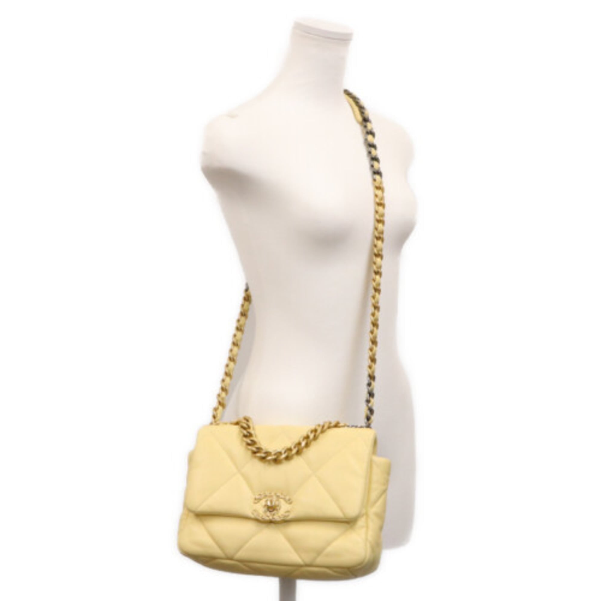 Chanel Yellow Leather Shoulder Bag (Pre-Owned)