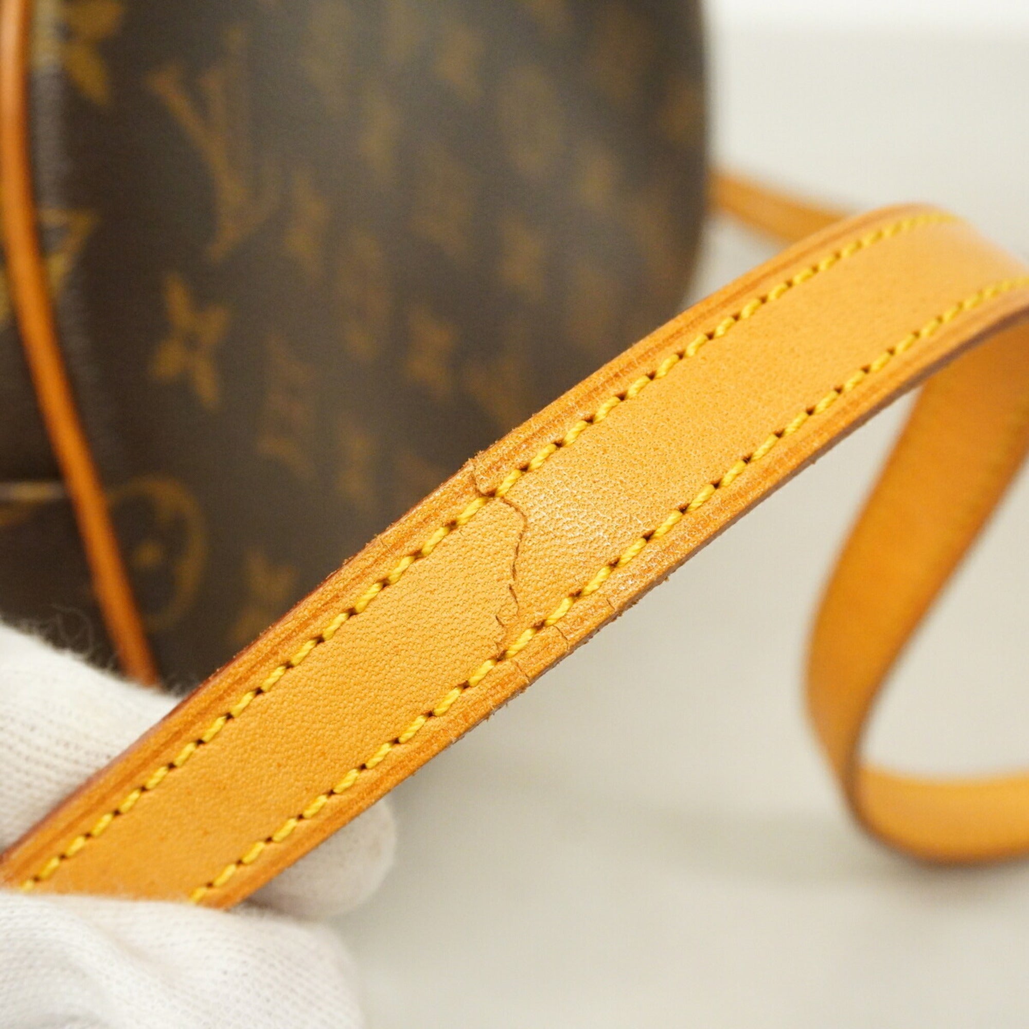 Louis Vuitton Brown Shoulder Bag (Pre-Owned)