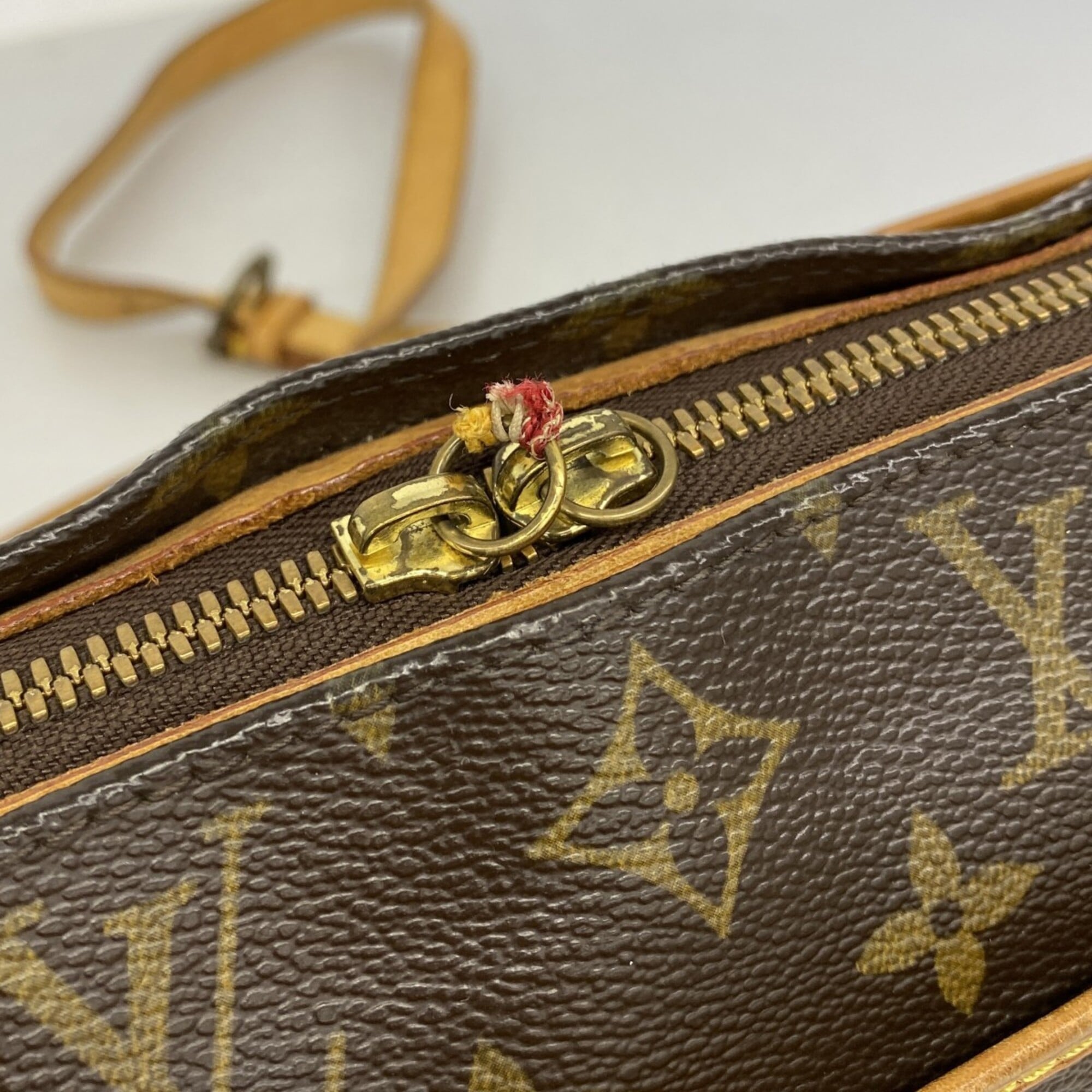 Louis Vuitton Brown Shoulder Bag (Pre-Owned)