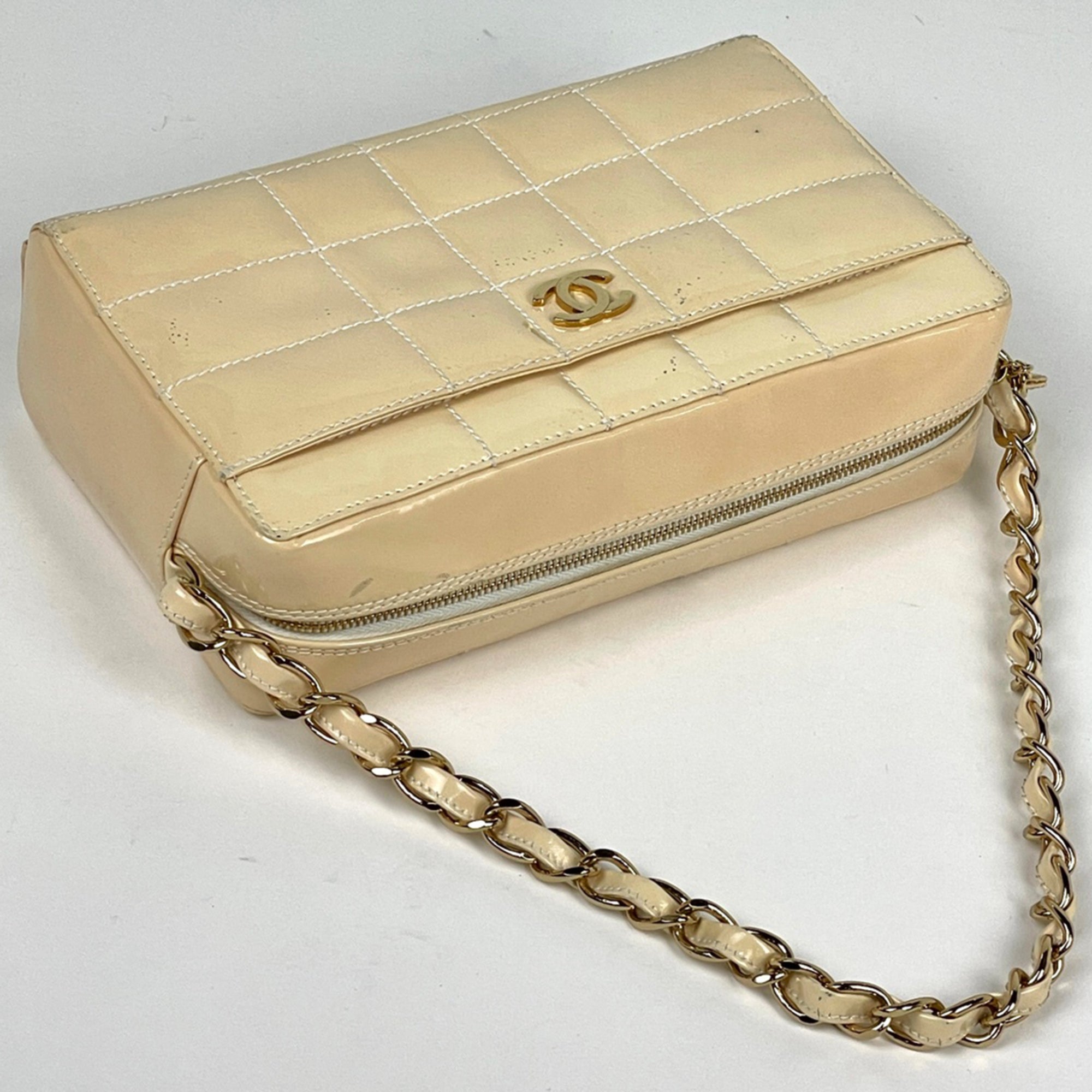 Chanel Beige Patent Leather Handbag (Pre-Owned)