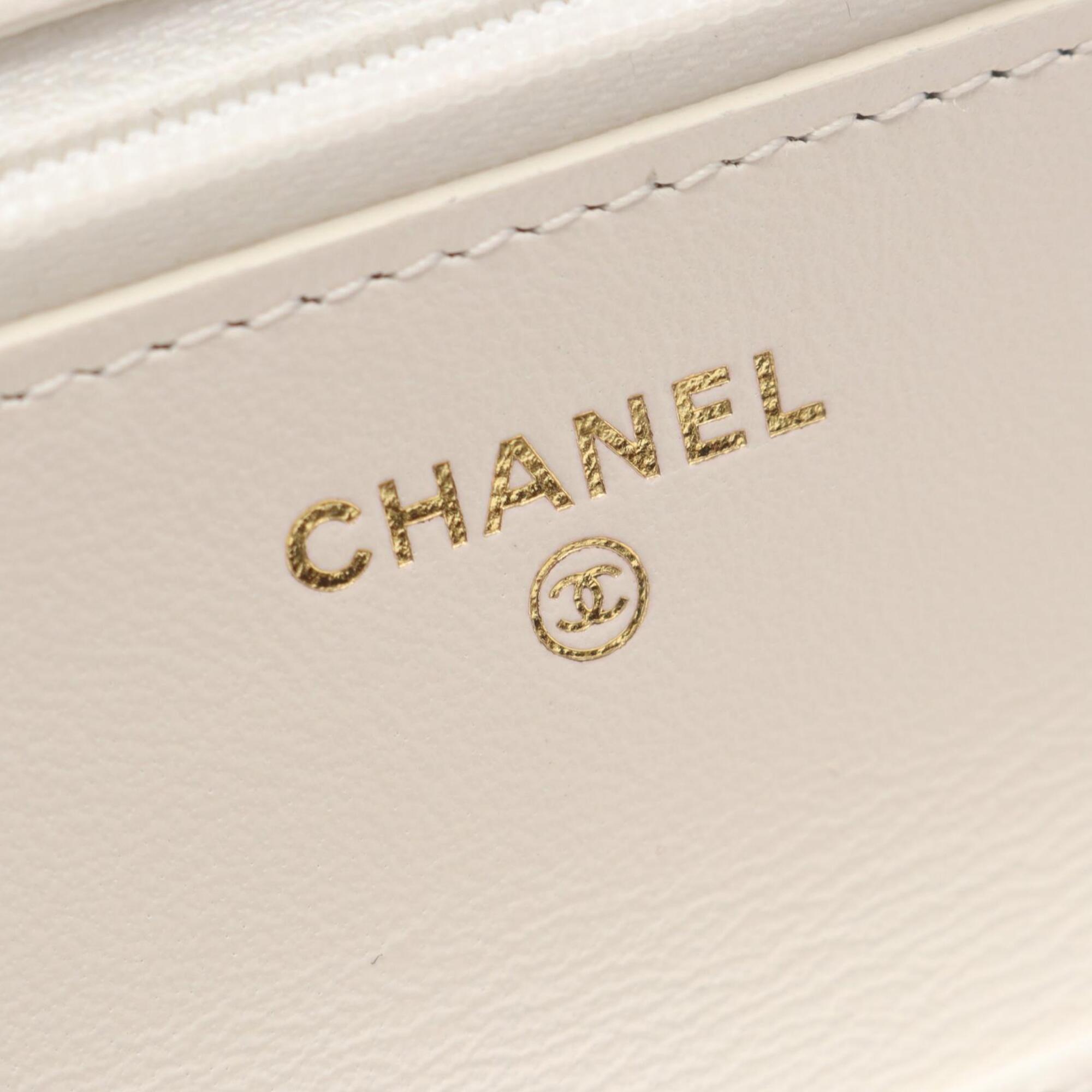 Chanel Matelasse White Leather Handbag Shoulder Bag (Pre-Owned)